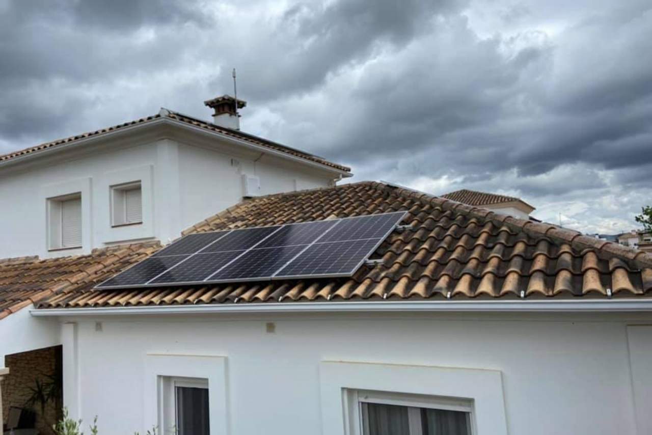 Instalación de placas fotovoltaicas con AGRUPACIONES & SOLUCIONES SOLARES. La popularidad de la energía solar fotovoltaica