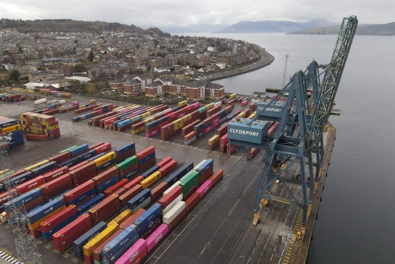 Operaciones de crossdocking, descarga y distribución de mercancía de contenedores: Vailogistic