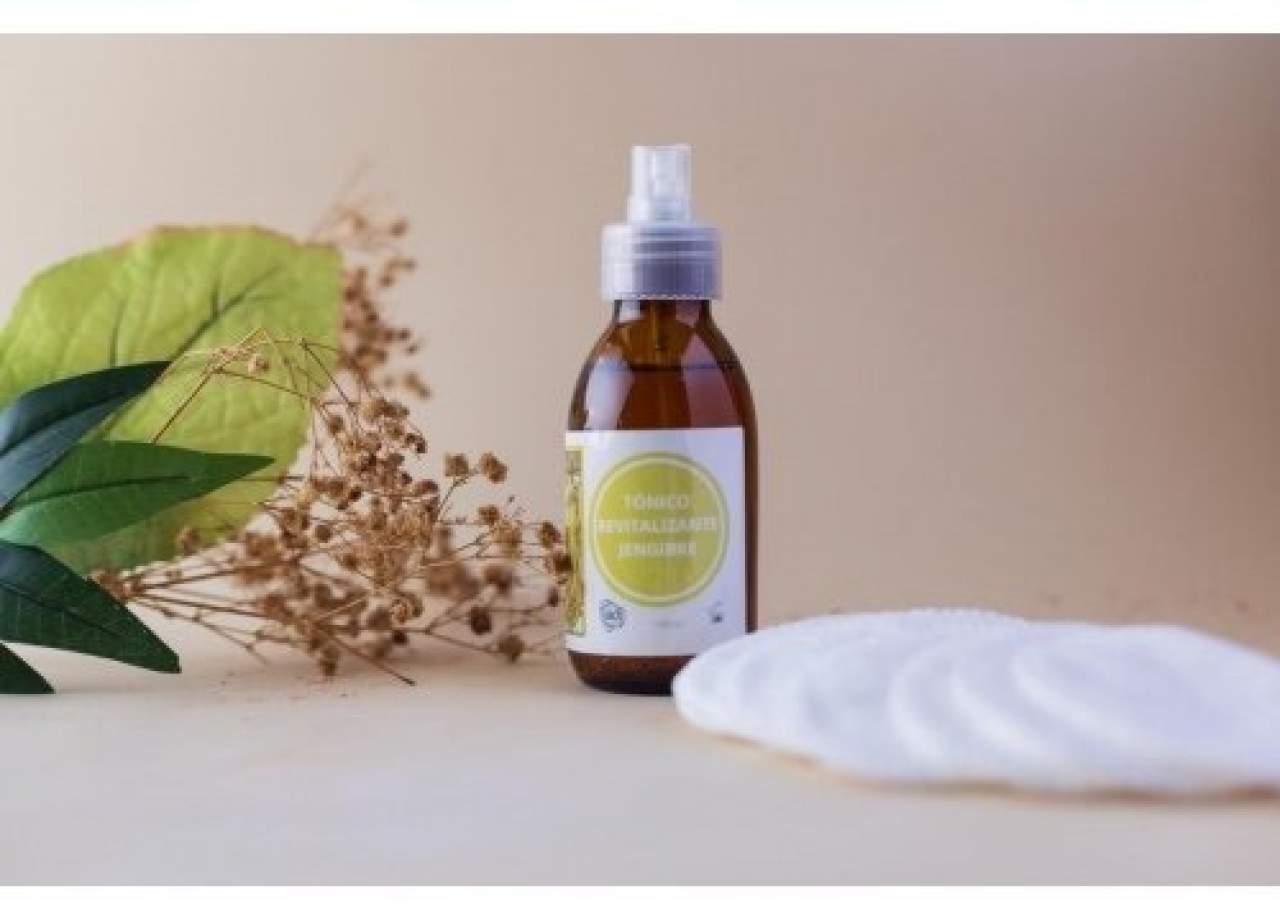 La marca de cosmética natural online diseñada por las doctoras Ciscar se llama Issim