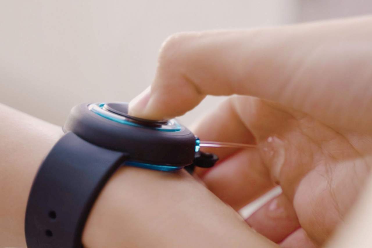 La pulsera dispensadora de gel hidroalcohólico que revoluciona el mercado para afrontar la nueva normalidad
