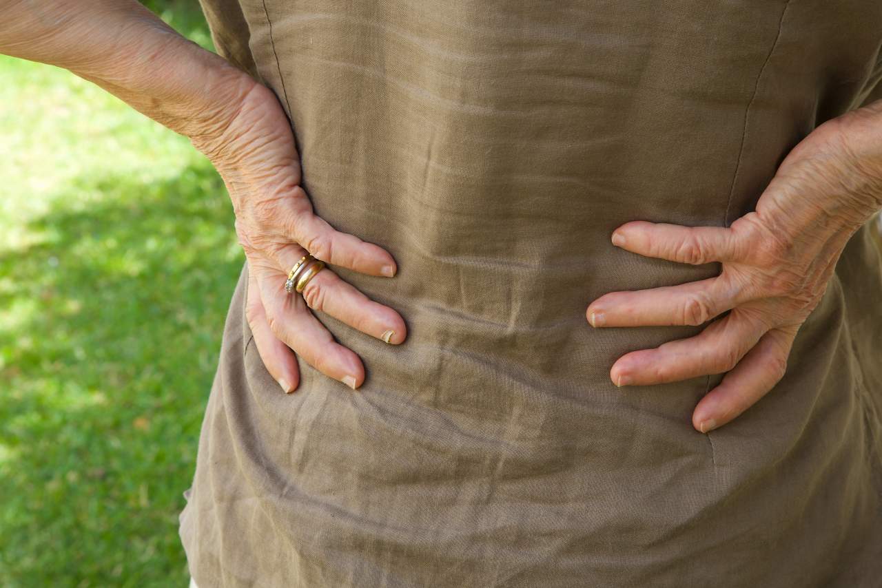 Clínica AtlasVital: ¿Cuáles son los tratamientos recomendados para los pacientes que sufren de ciática o lumbalgia?