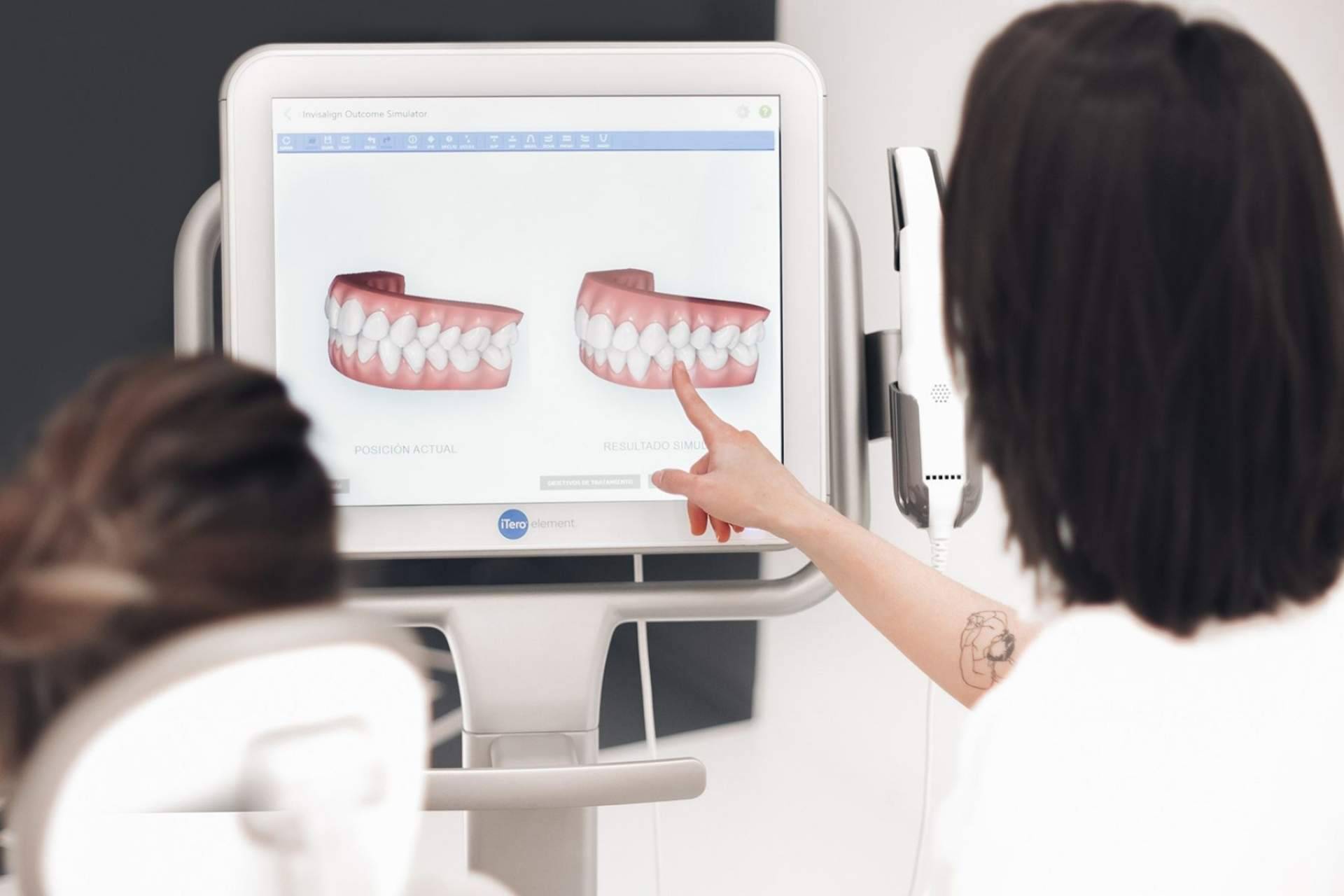 La clínica dental Centros en Línea en Cartagena ofrece el tratamiento de ortodoncia invisible que proporciona al usuario una sonrisa perfecta