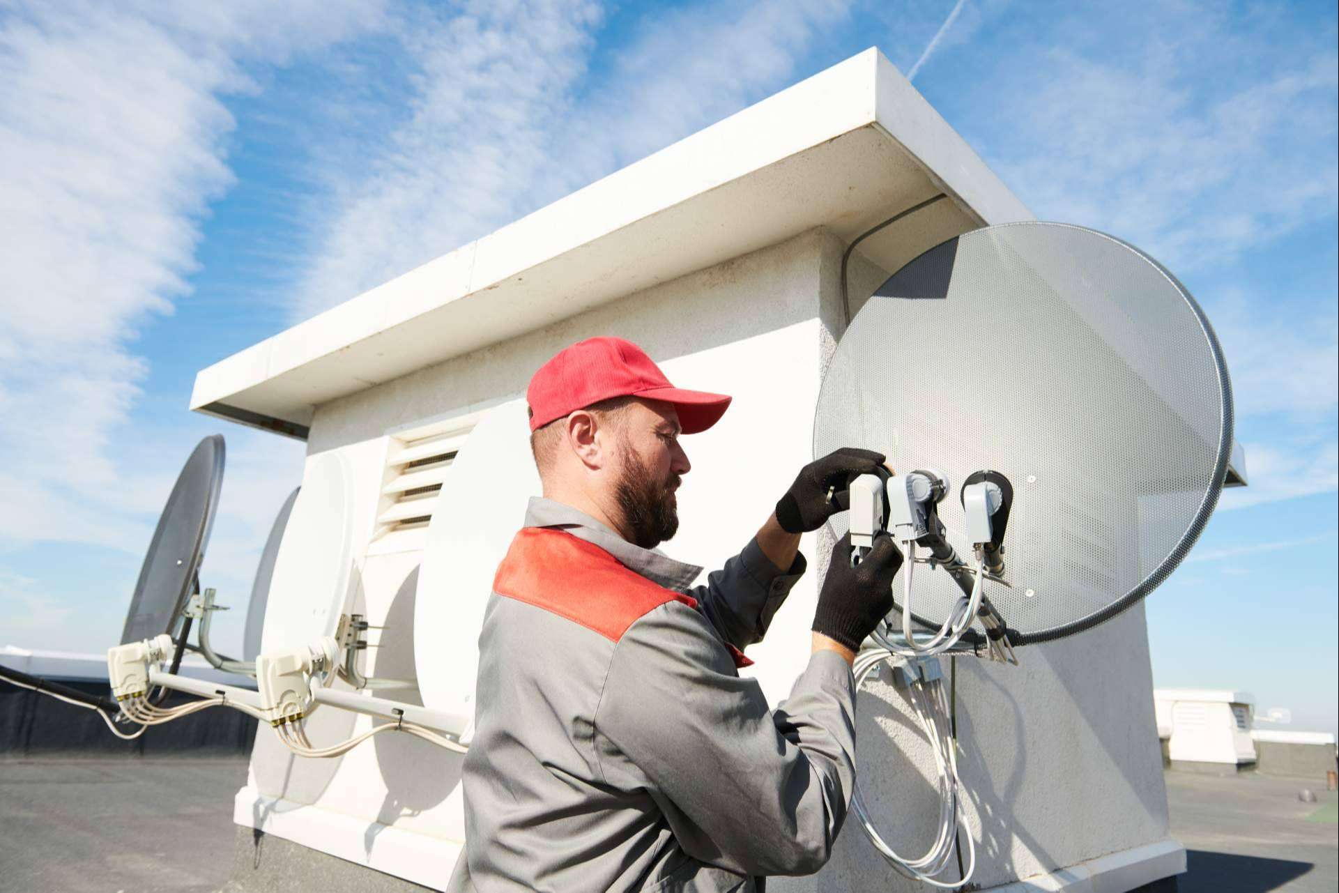Motivos para contratar el servicio técnico de instalación de antena de TV con Antenistas Valencia