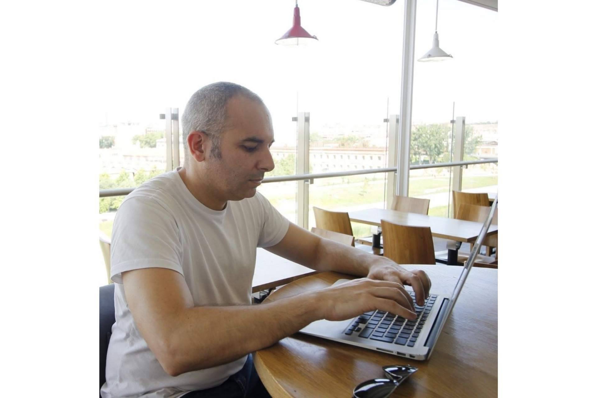 El experto Israel Huerta recomienda la herramienta de marketing del funnel de ventas para atraer más clientes