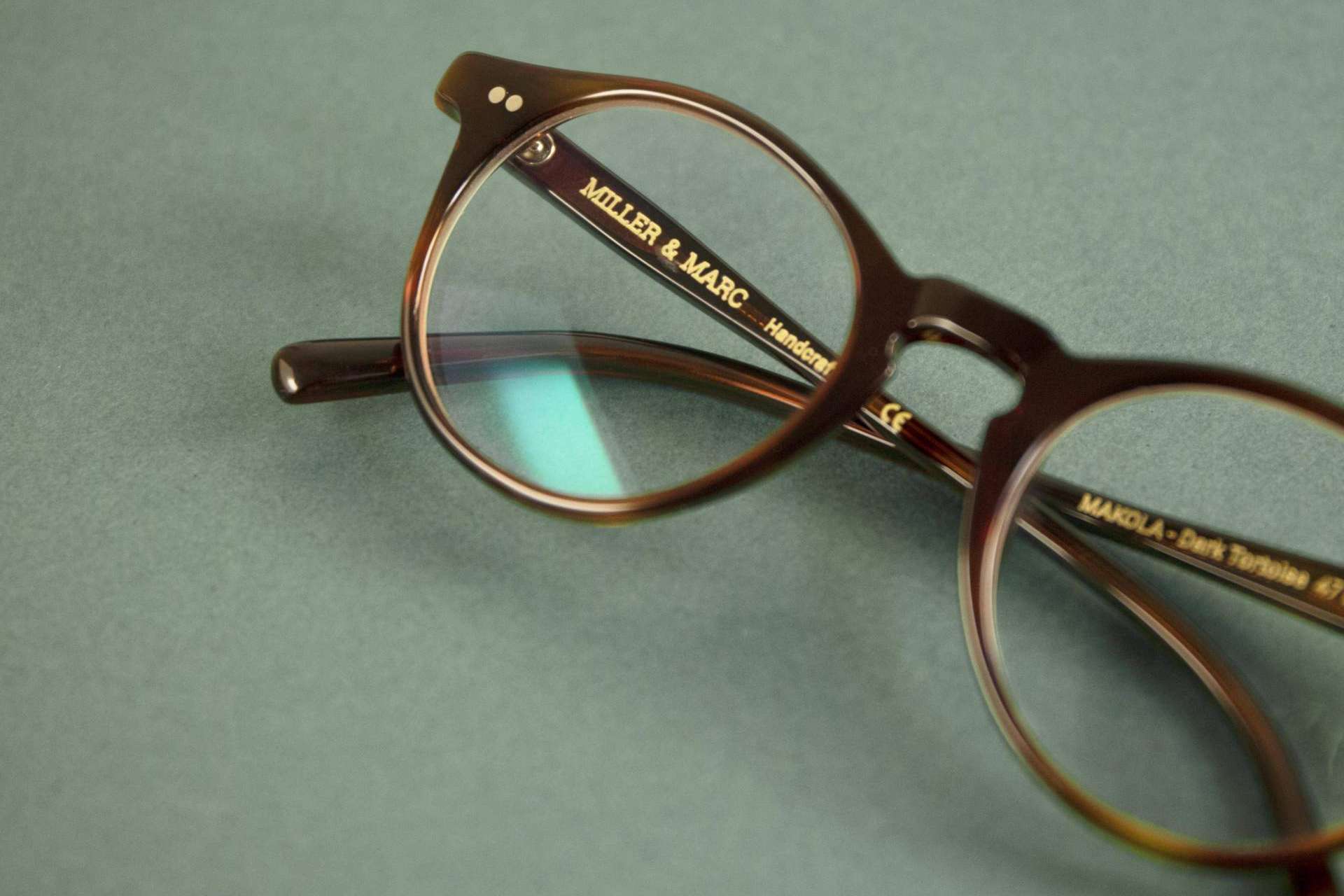La óptica Miller & Marc protege la vista ante la luz de las pantallas con el filtro azul