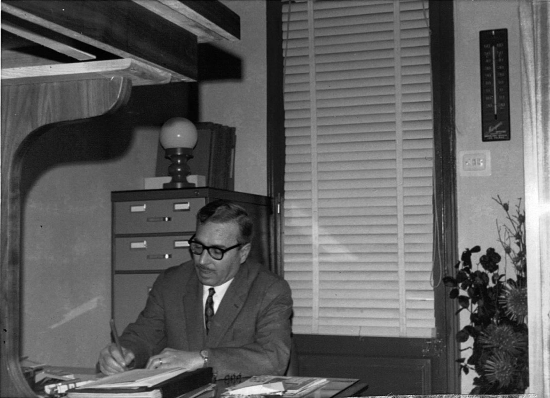 ¿Cuál es la historia de una de las tiendas de muebles con más antigüedad en Barcelona? Muebles Industria