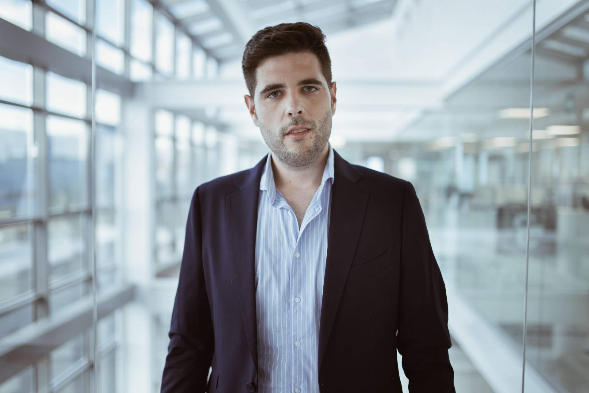 ¿Cómo introducirse al mundo de Forex y las criptomonedas?: curso de trading de la mano de Área de Inversión
