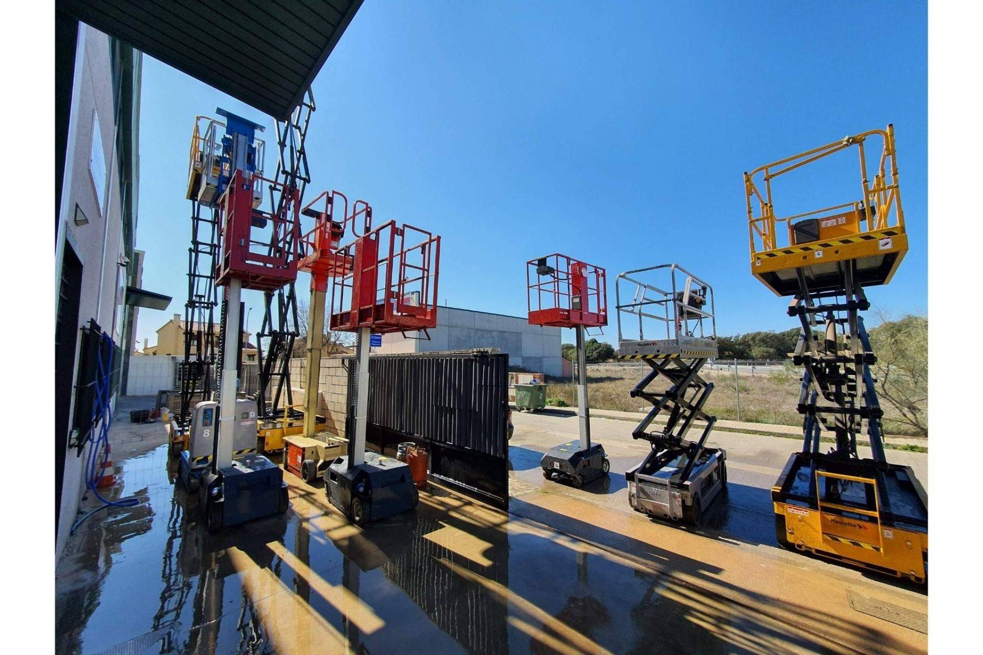 Diversidad de modelos de plataforma elevadora de tijera en Alquilaplat