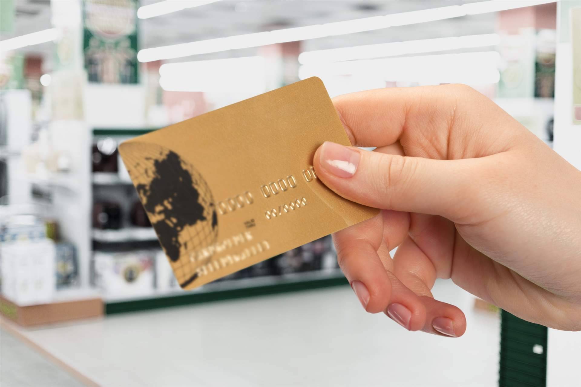 Víctimas del Crédito: cancelar tarjetas de crédito cuando existen cláusulas abusivas