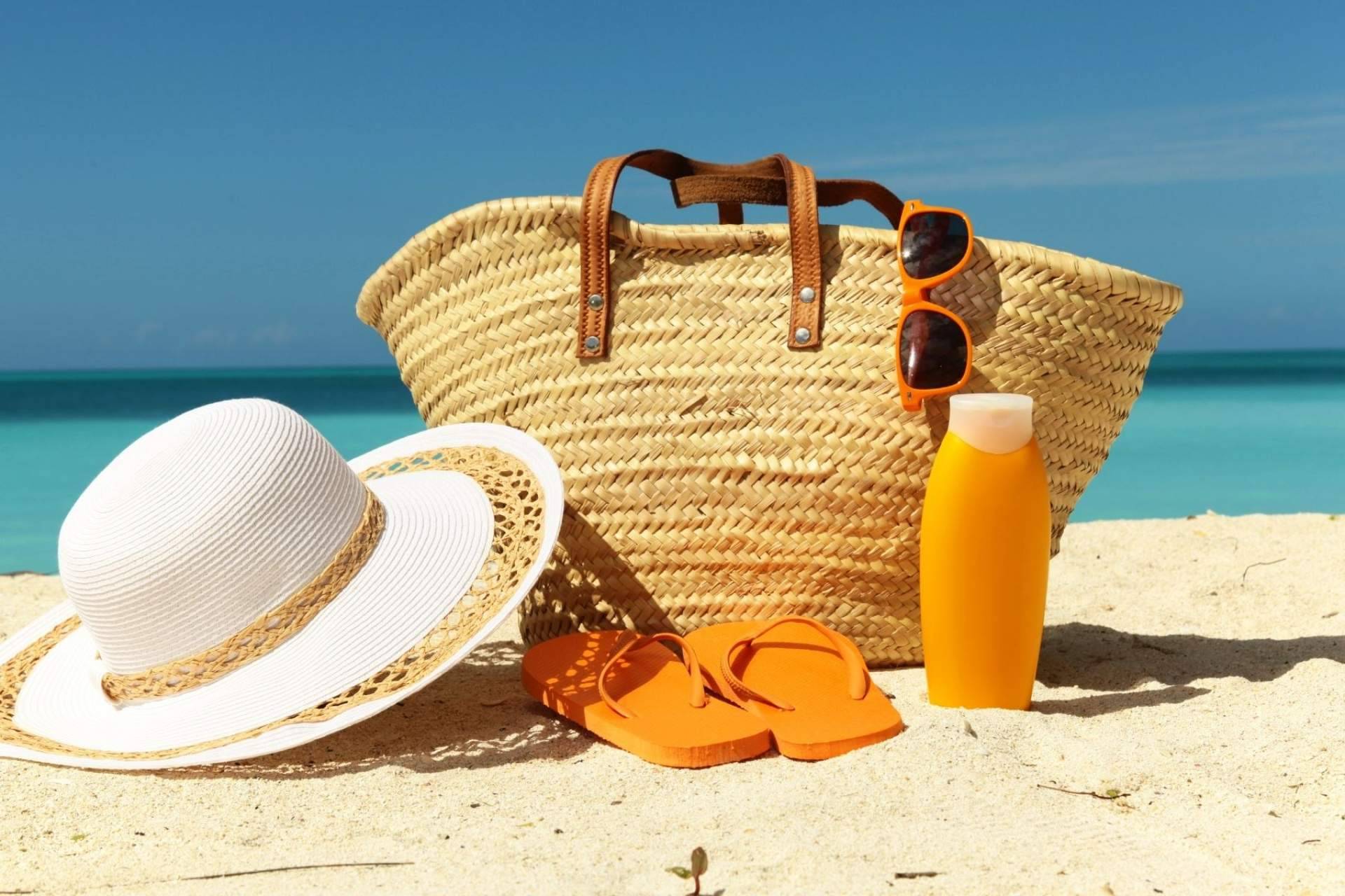Disfrutar del sol al mismo tiempo que se cuida la piel es posible con la protección solar disponible en Ms Beauty