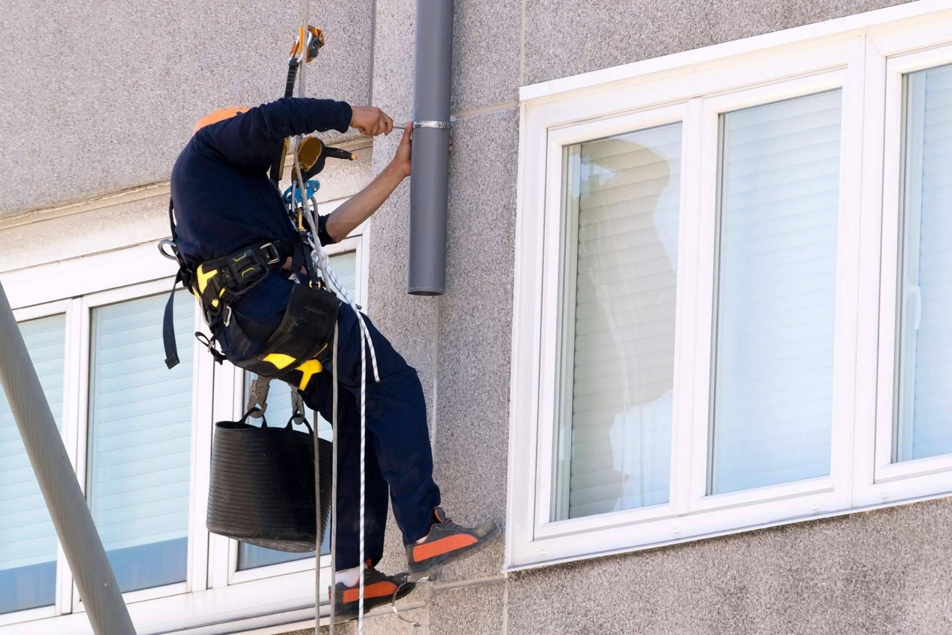 Rehabilit, la empresa especializada en trabajos verticales de La Coruña