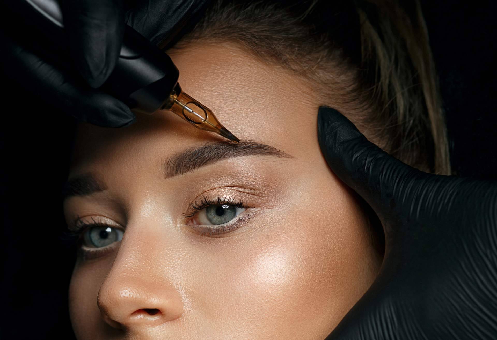 Micropigmentación: maquillaje permanente en cejas, ojos y labios con Distrito Wellness Concept