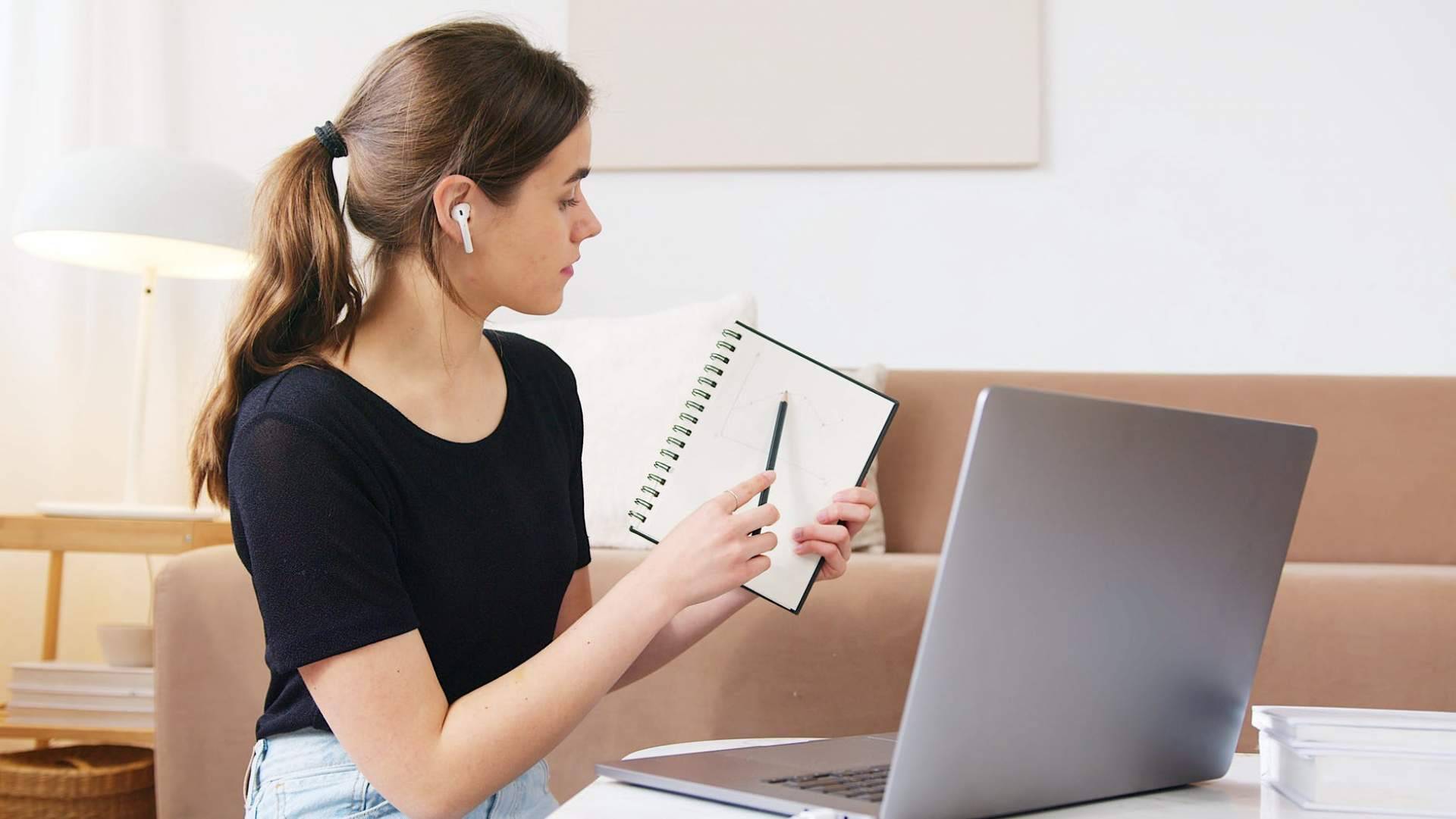 ¿Cómo conseguir un aumento de salario mediante una oratoria digital efectiva? Rocío Martín López y Academia de Oratoria Neotelling
