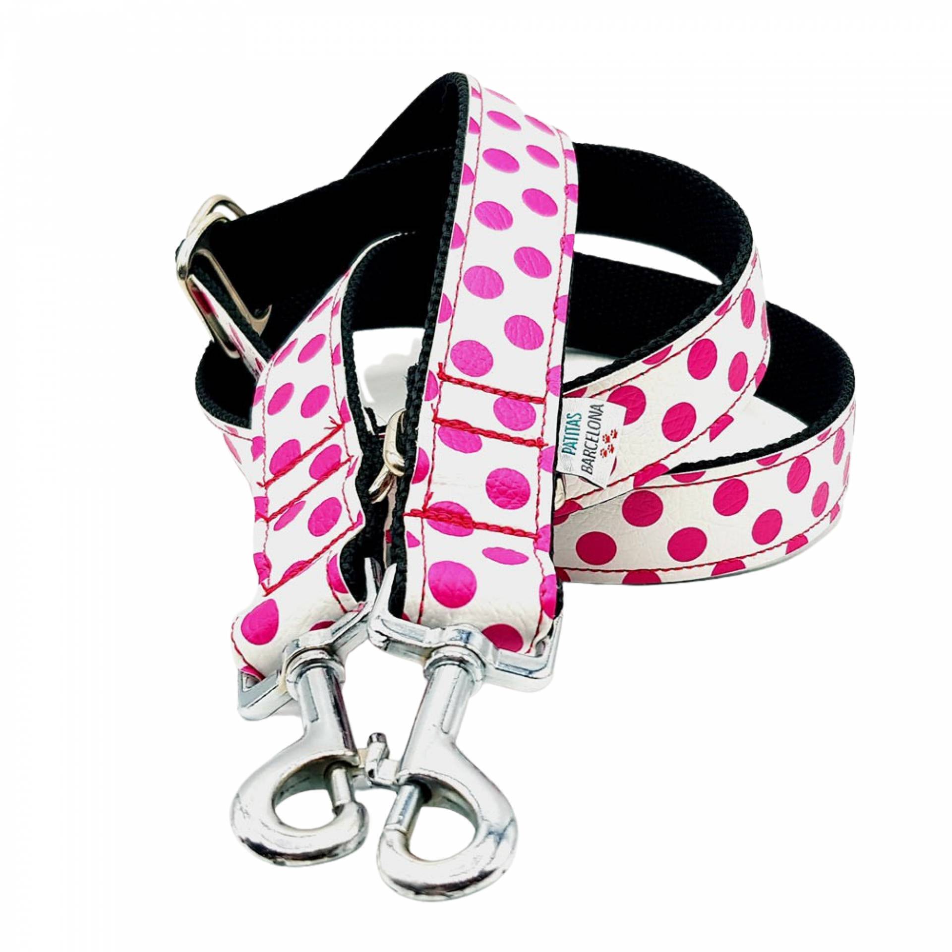 La tienda Patitas Barcelona ofrece una amplia variedad de collares y arneses para perros