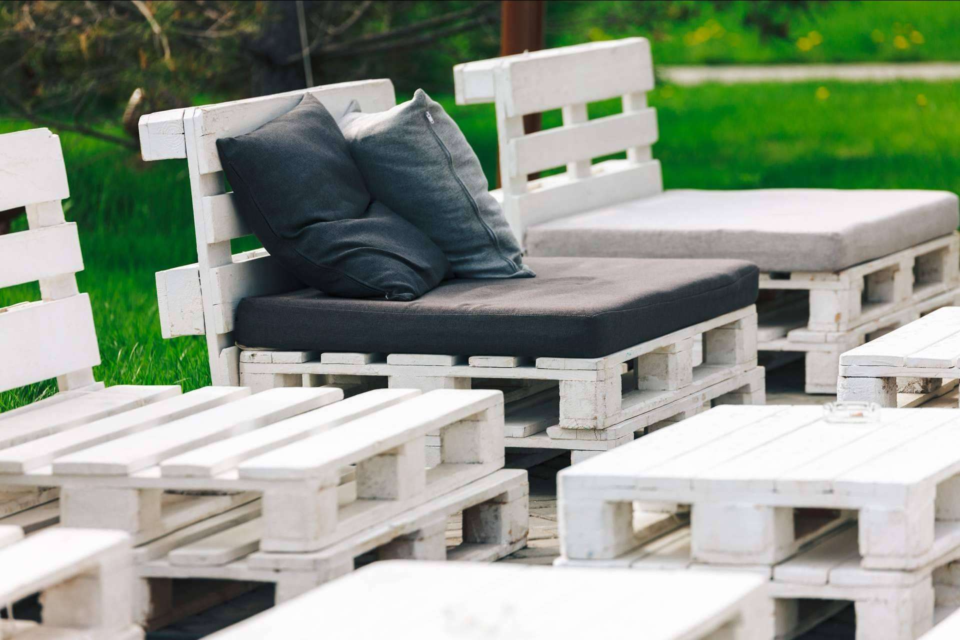 Los sillones con palés de Dydaya Home se consolidan como los muebles ideales para cualquier espacio