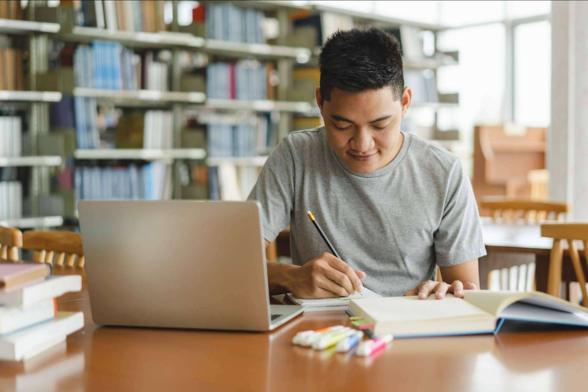Ayuda Universitaria Cum Laude contribuye a la realización con éxito de trabajos de Fin de Grado