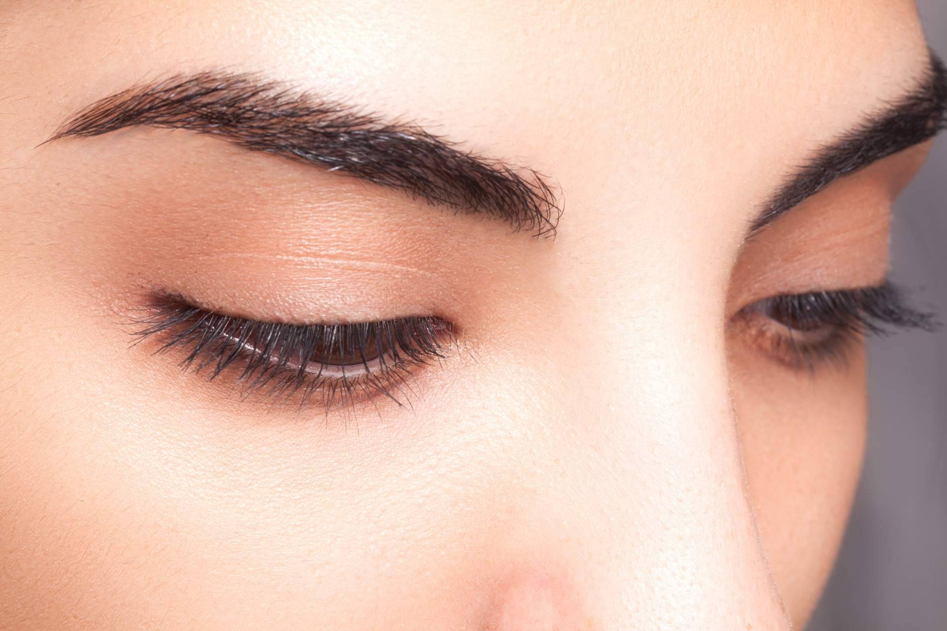 ¿Cómo aumentar el crecimiento de cejas y pestañas?: el sérum disponible en Farmacia Laura Garín