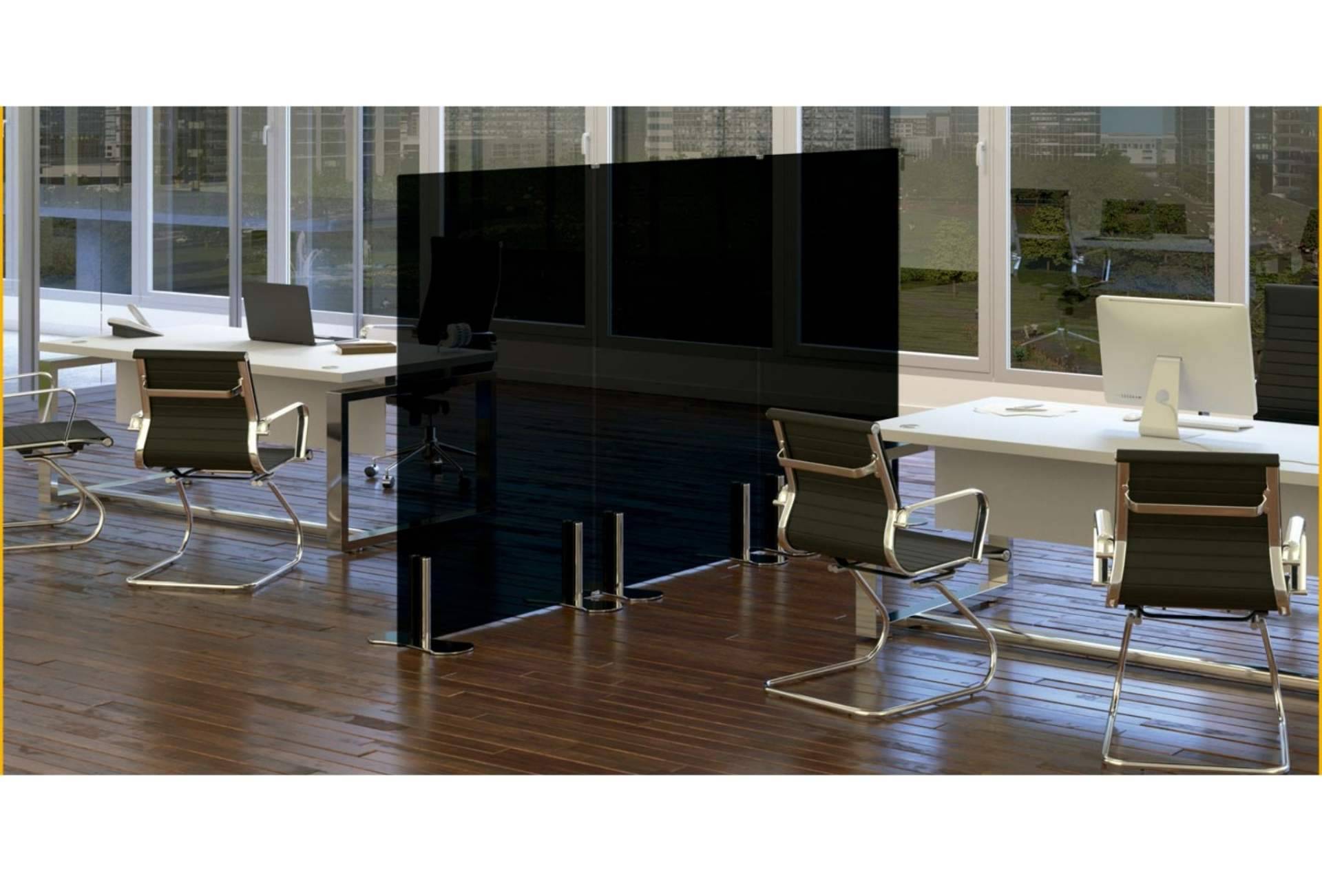 Officedeco: los biombos de cristal aseguran una vuelta a la oficina segura y con estilo