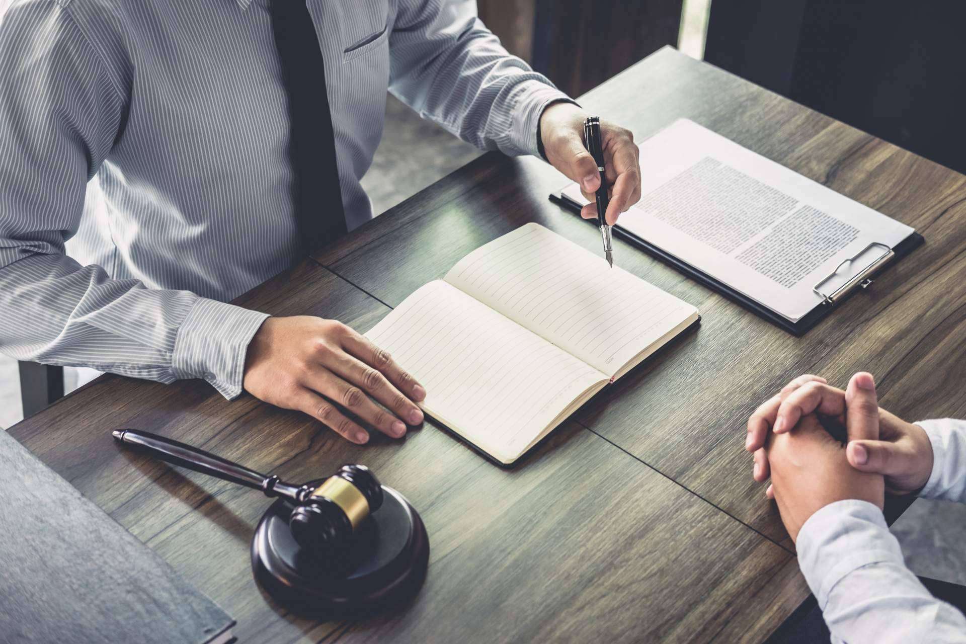 ¿Cómo reunificar o cancelar las deudas?, por la firma de abogados Iraola Advocatorum