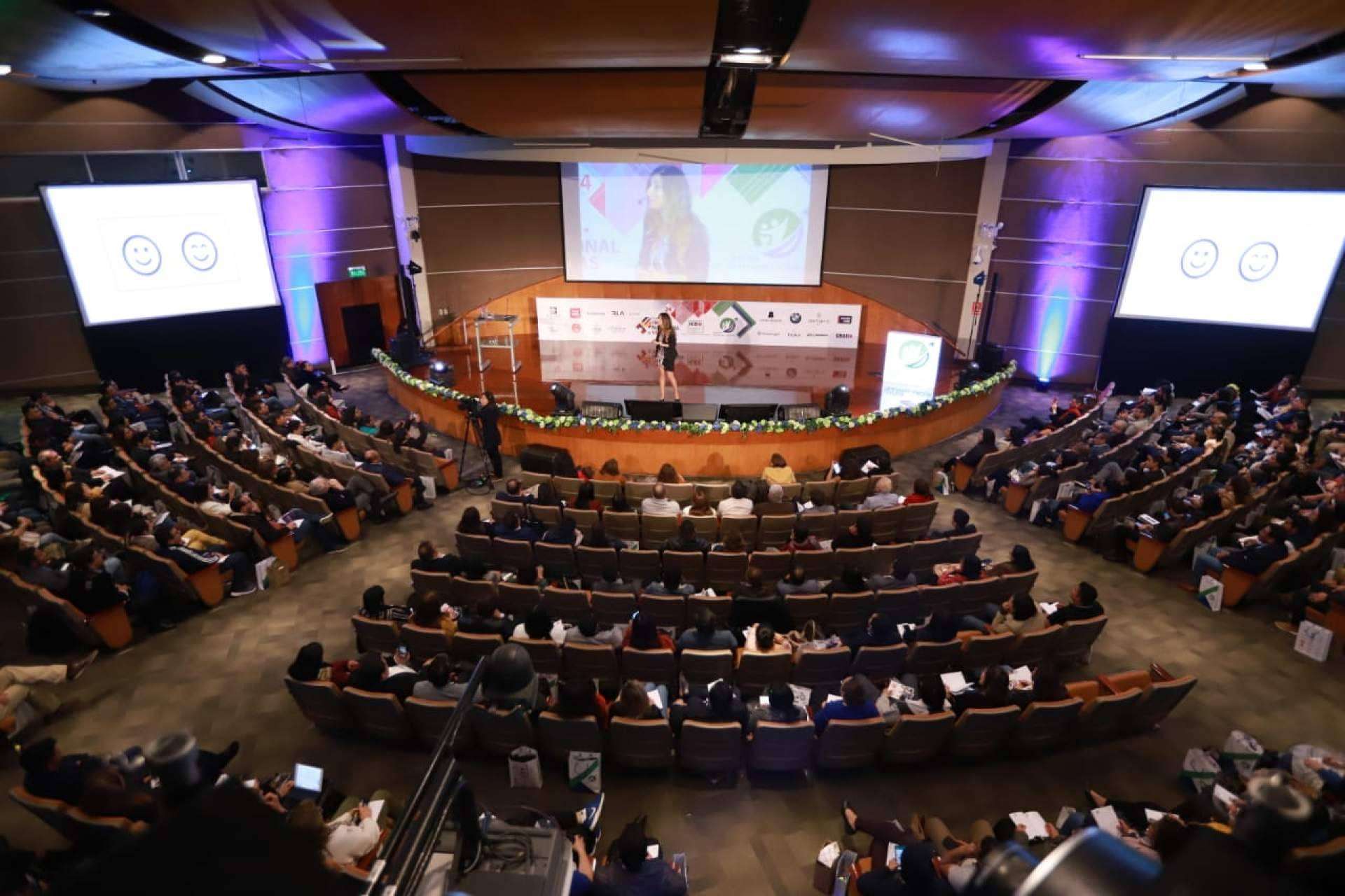 Mónica Galán aborda la oratoria como soft skill para crecer profesionalmente