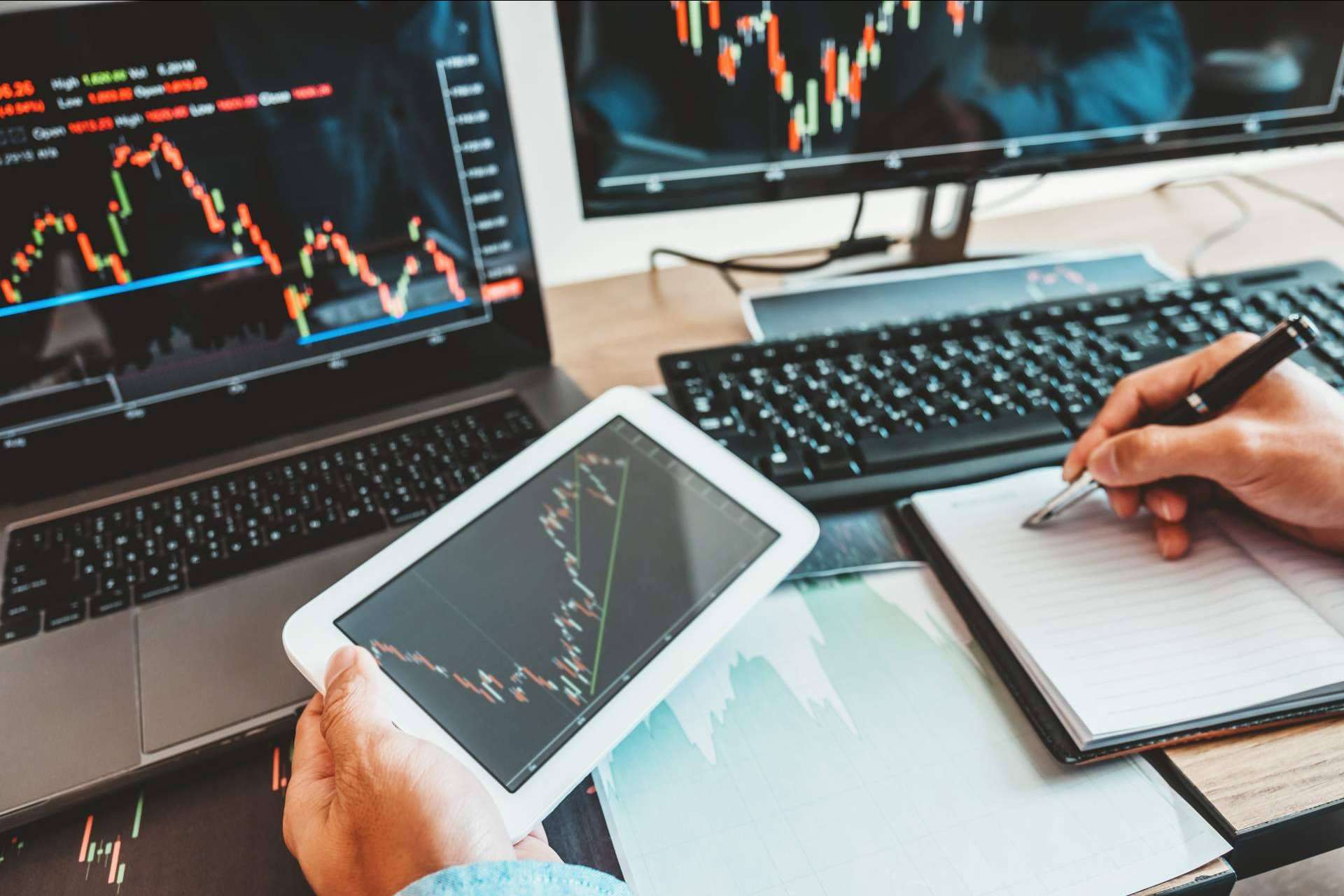 Las ventajas de complementar la formación con plataformas de trading, por Área de Inversión