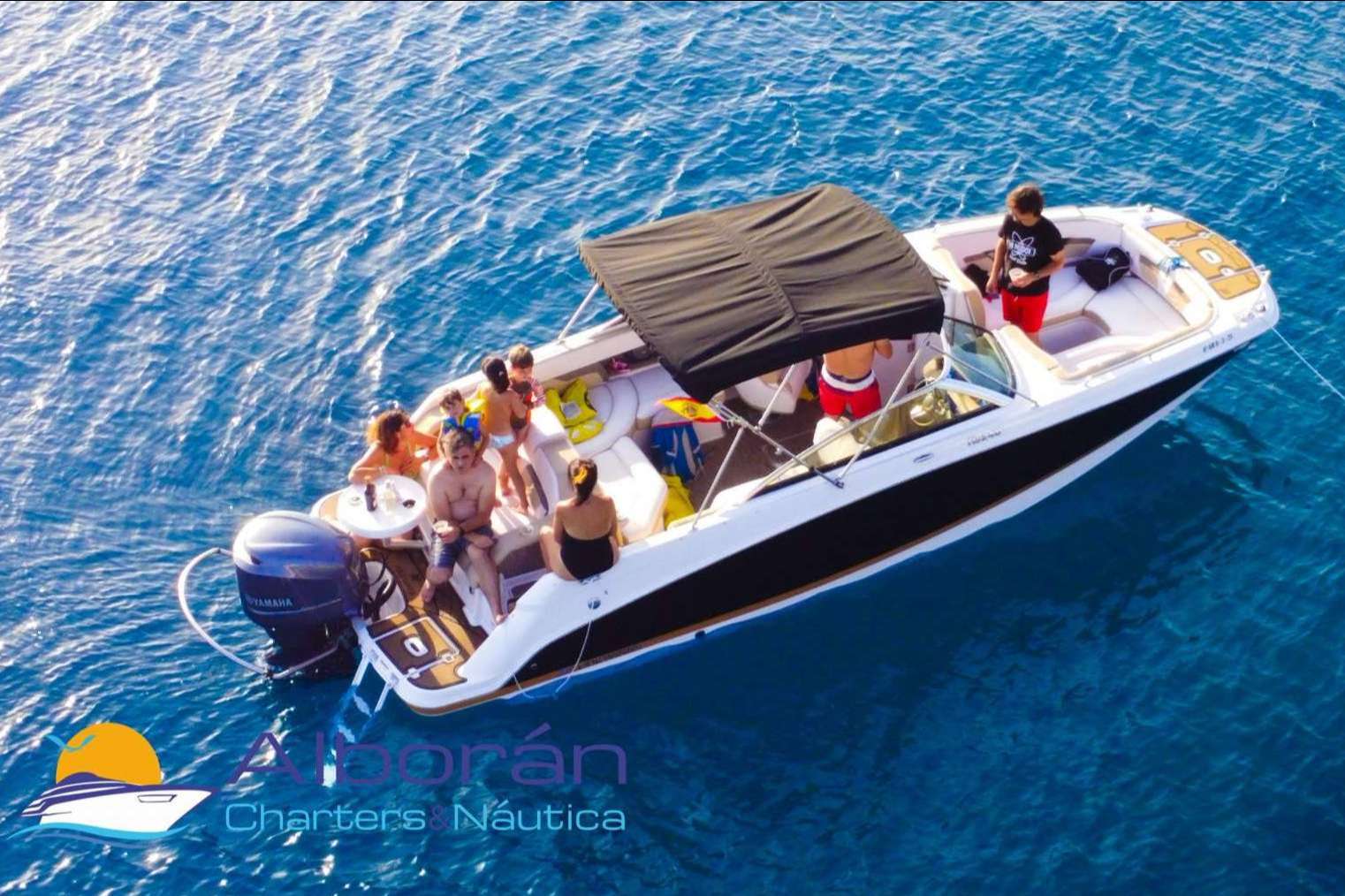 Los paseos en barco se pueden disfrutar durante todo el año con Alboran Charters