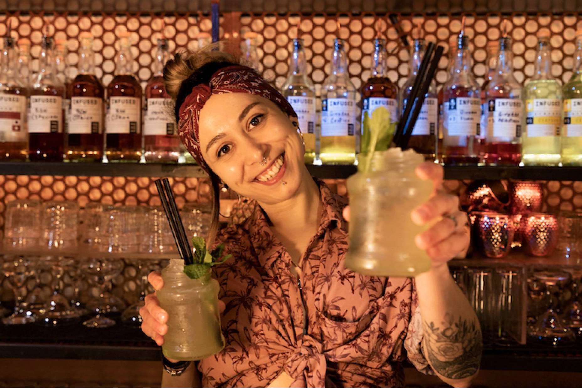ESCOM permite formarse como Barmaid y promueve que mujeres ganen terreno en el sector del bartending