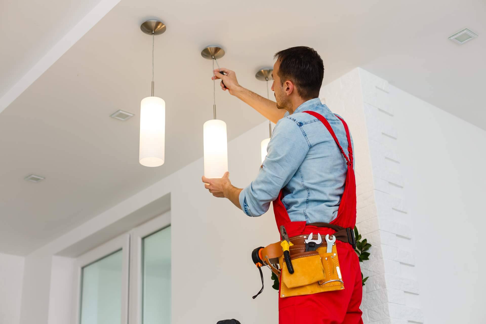 Luzmart: consejos antes de elegir un electricista en Madrid
