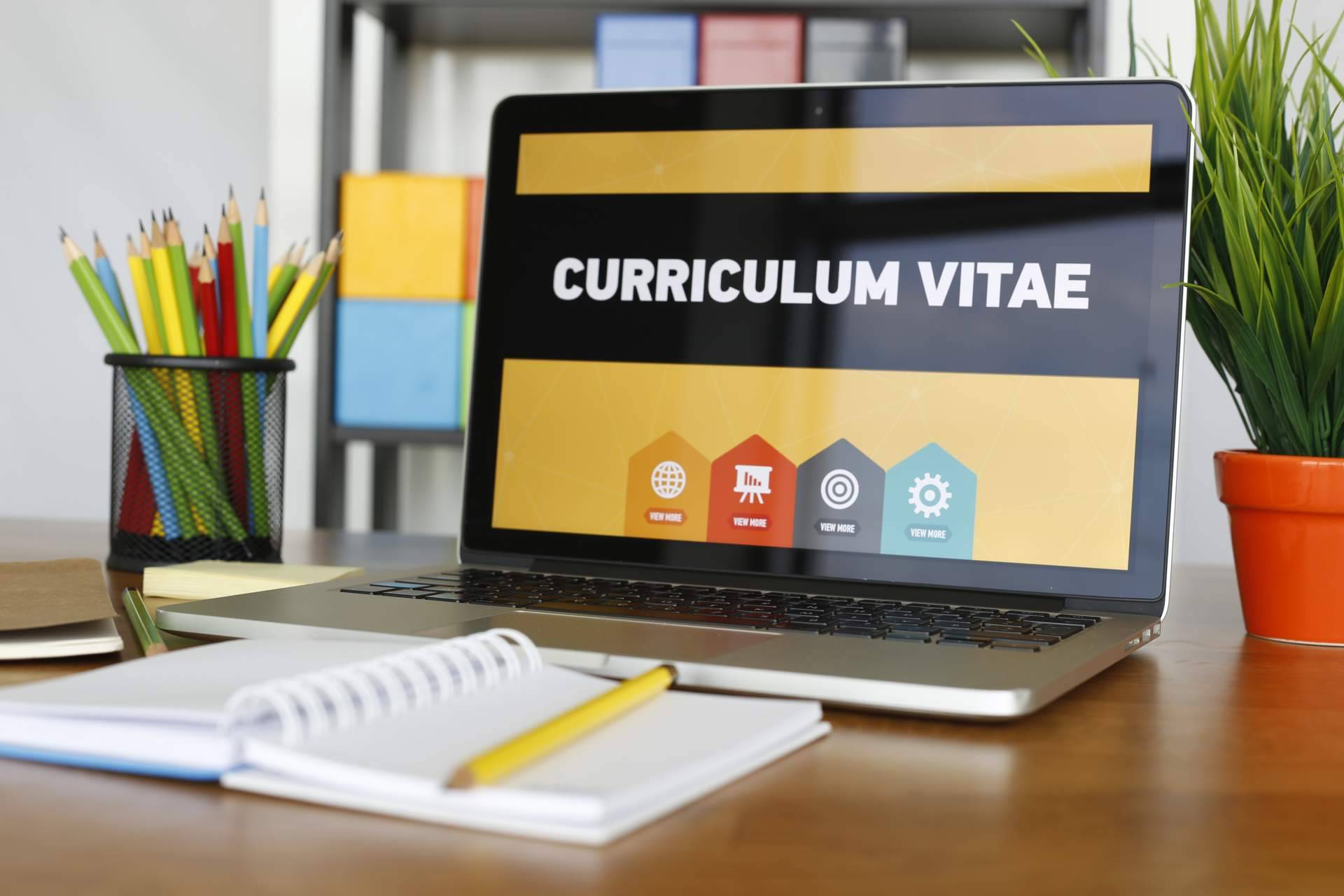 Consejos para adaptar el currículum y destacar en las ofertas de trabajo, con CVapp
