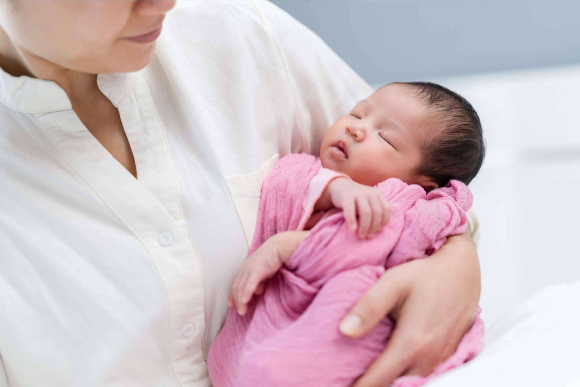 Dormir a un bebé toda la noche sí es posible con los hábitos saludables de BabySteps by Marian