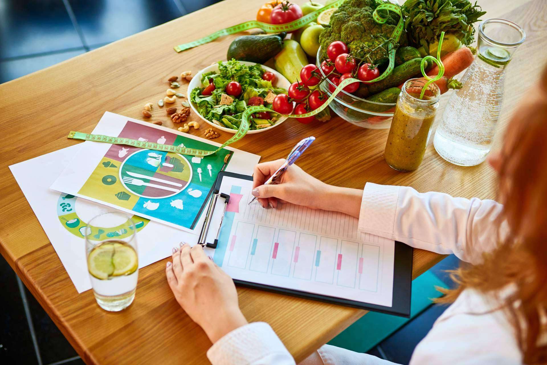 Tu Dietista, las ventajas de confiar en dietistas y nutricionistas para dietas sin fármacos ni complementos