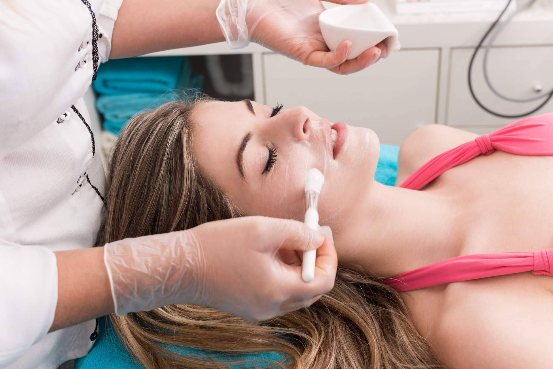 Peeling médico, el tratamiento disponible en Unidad Femme que logra mejorar la salud y el aspecto de la piel