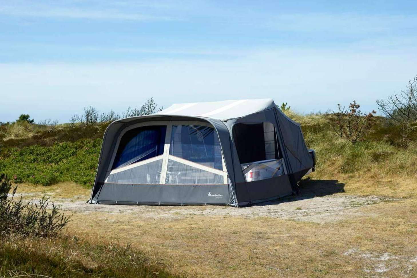 Minicaravanas.com pone a la venta el remolque tienda Camp-let Passion para viajar de forma segura y cómoda