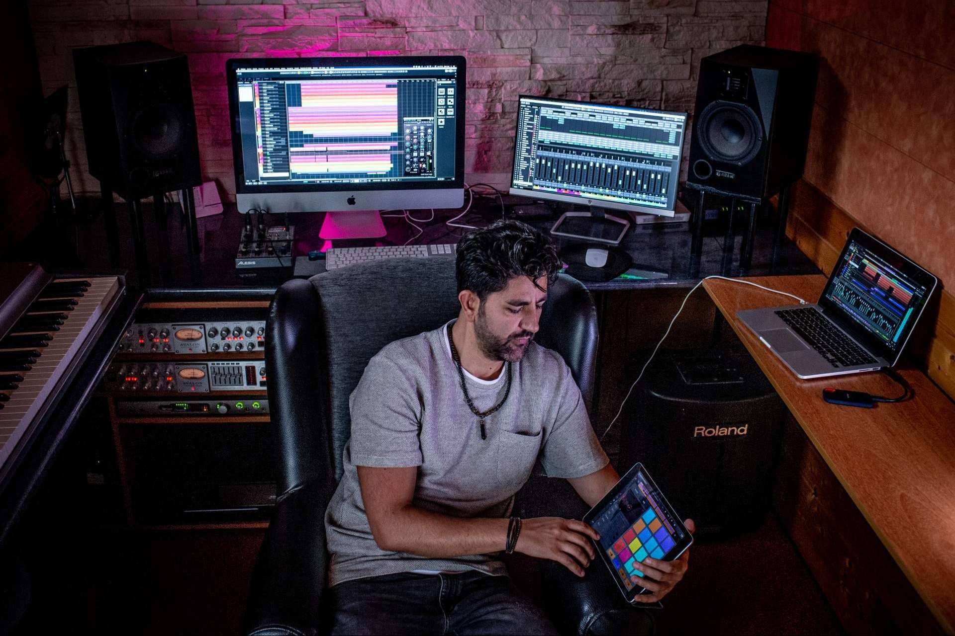 Entre las opciones que permiten vivir de la música se encuentra Aprender Producción Musical
