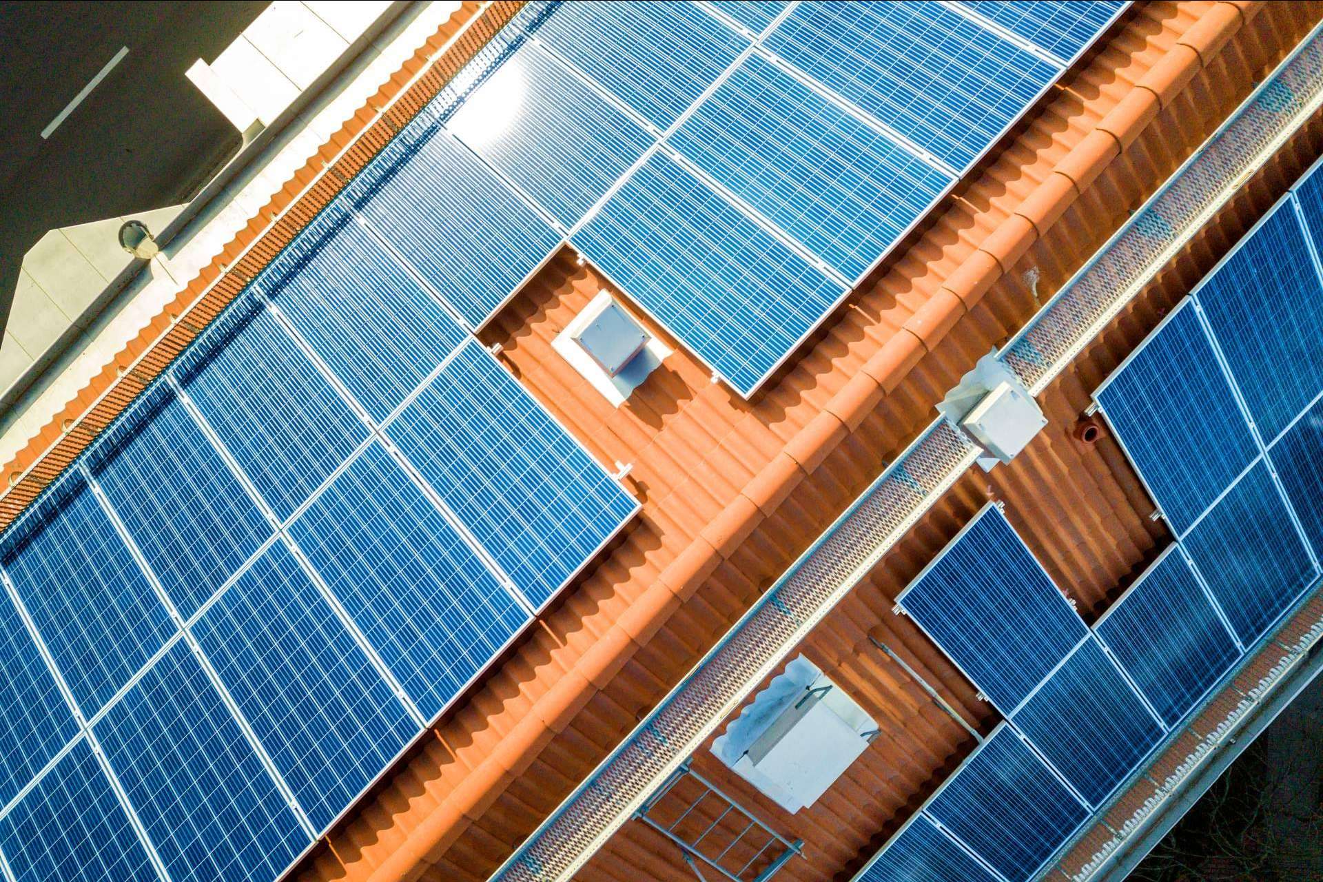 Ingeniería MASRED ¿Qué son las placas solares híbridas?