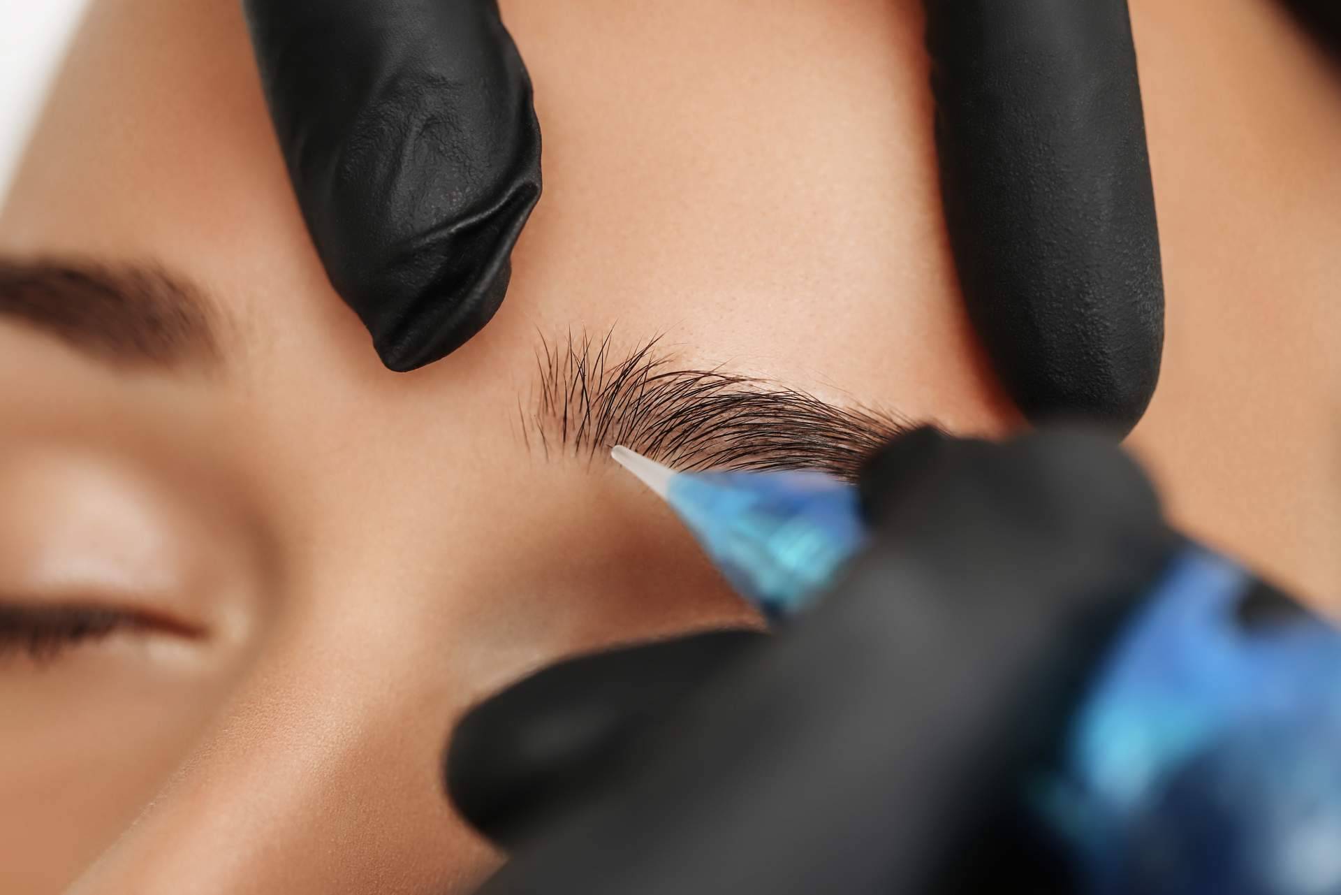 Clínicas Dr. Pelo ofrece el diseño de cejas 3D realizado mediante microblanding