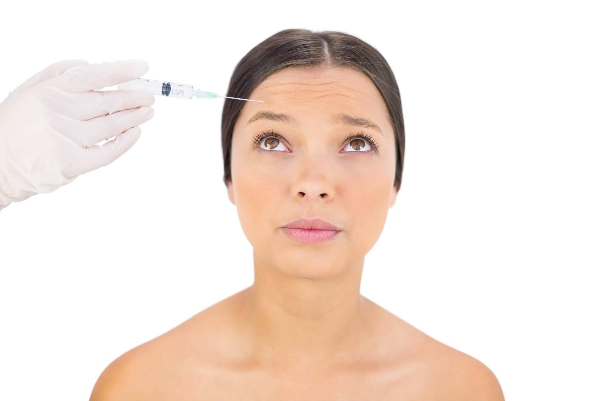 Diseño de cejas con bótox en la Clínica de Medicina Estética Sánchez Peral en Castellón