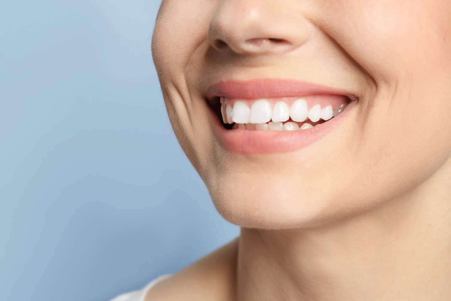 Clínica Sonrisas de Corrales Dental garantiza calidad en implantes dentales y profesionalidad