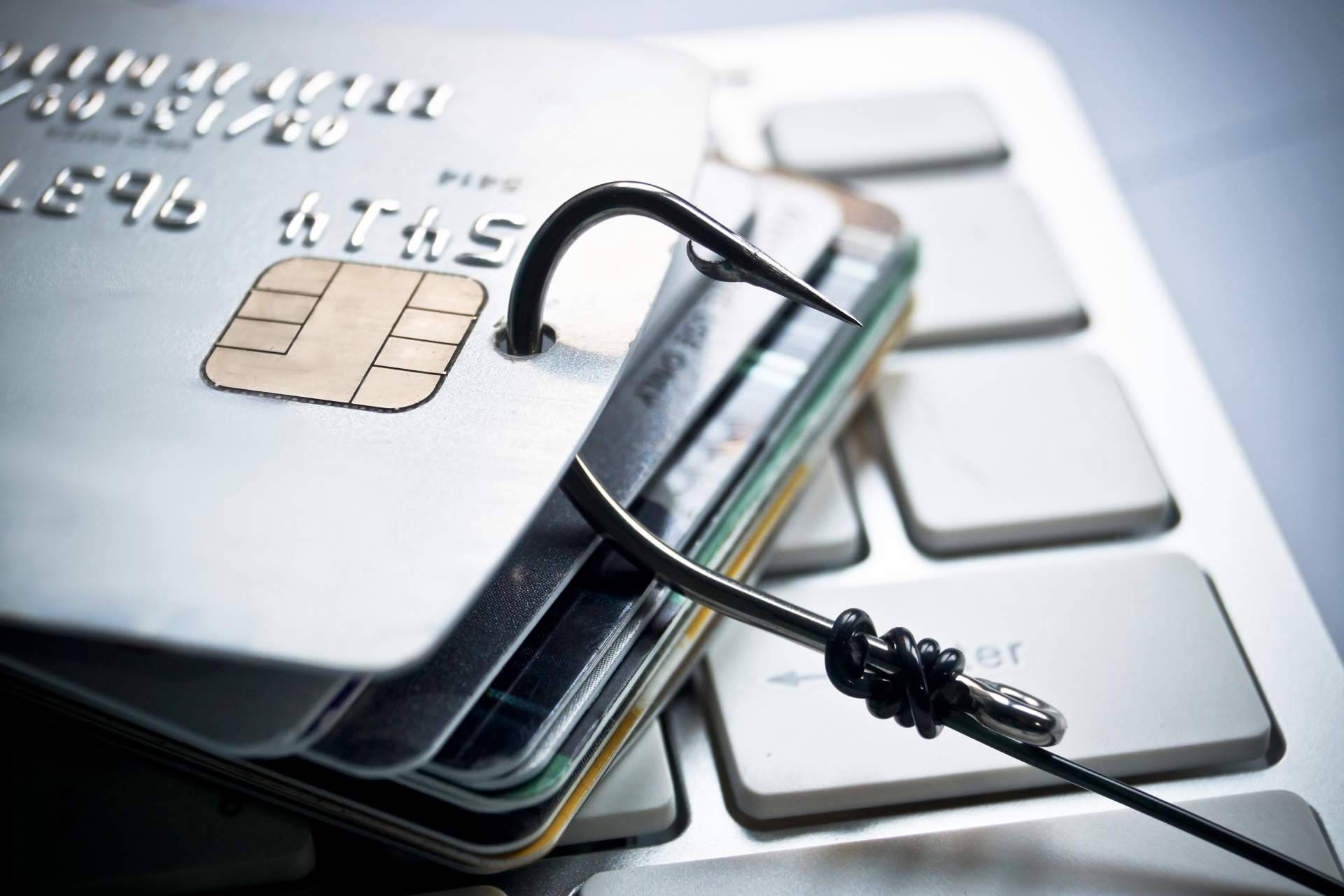 El delito digital que puede dejar a una persona sin ahorros se conoce como Phishing por SMS