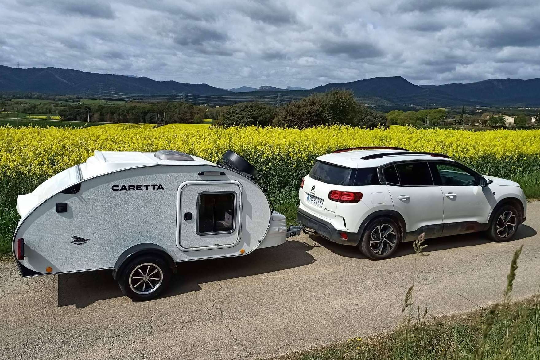 Minicaravanas.com habla del remolque camper, el cual destaca por su diseño deportivo que se adapta a todos los ritmos de vida