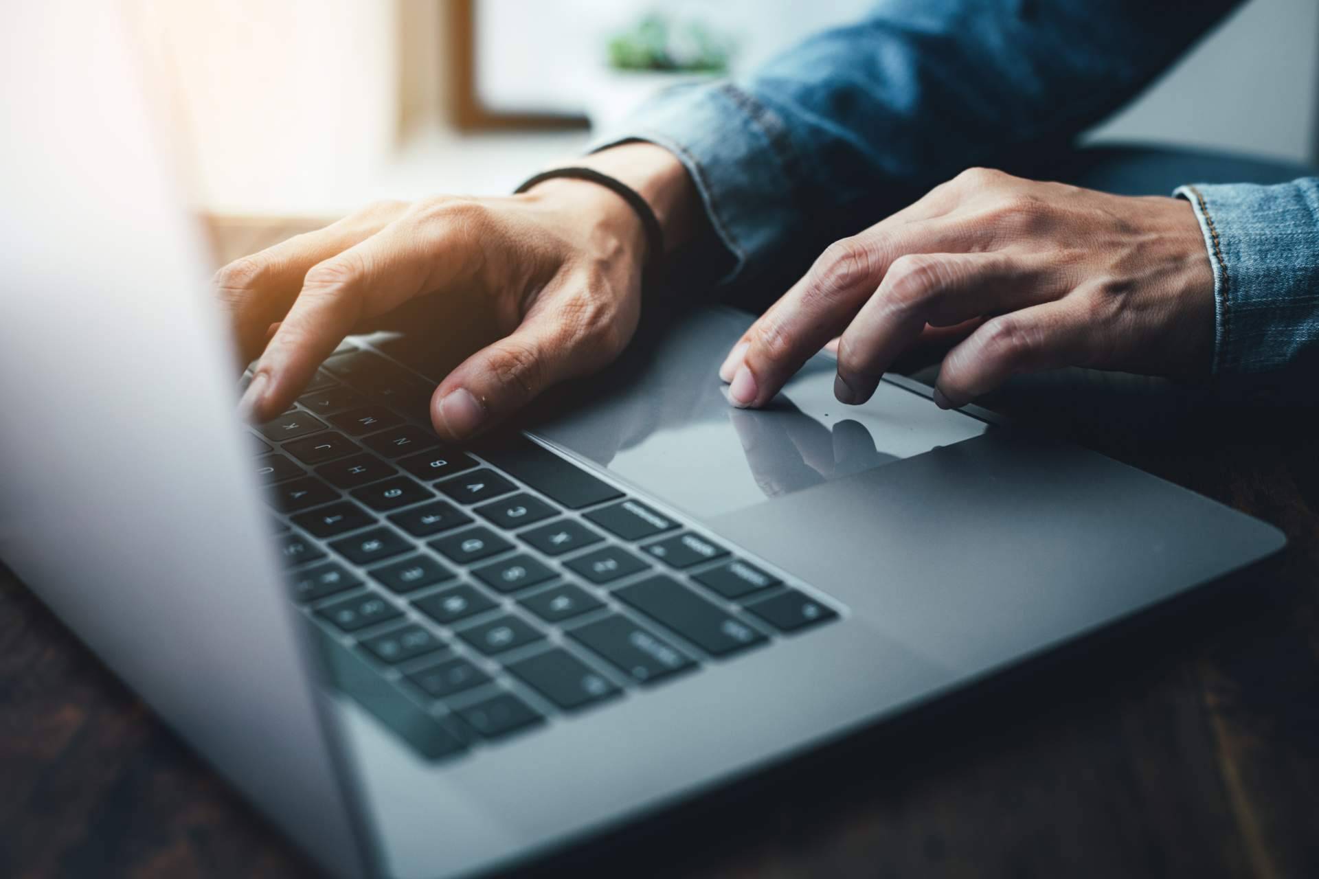 Opiniones SETROI. La empresa ofrece servicios para mejorar el posicionamiento web de cualquier negocio