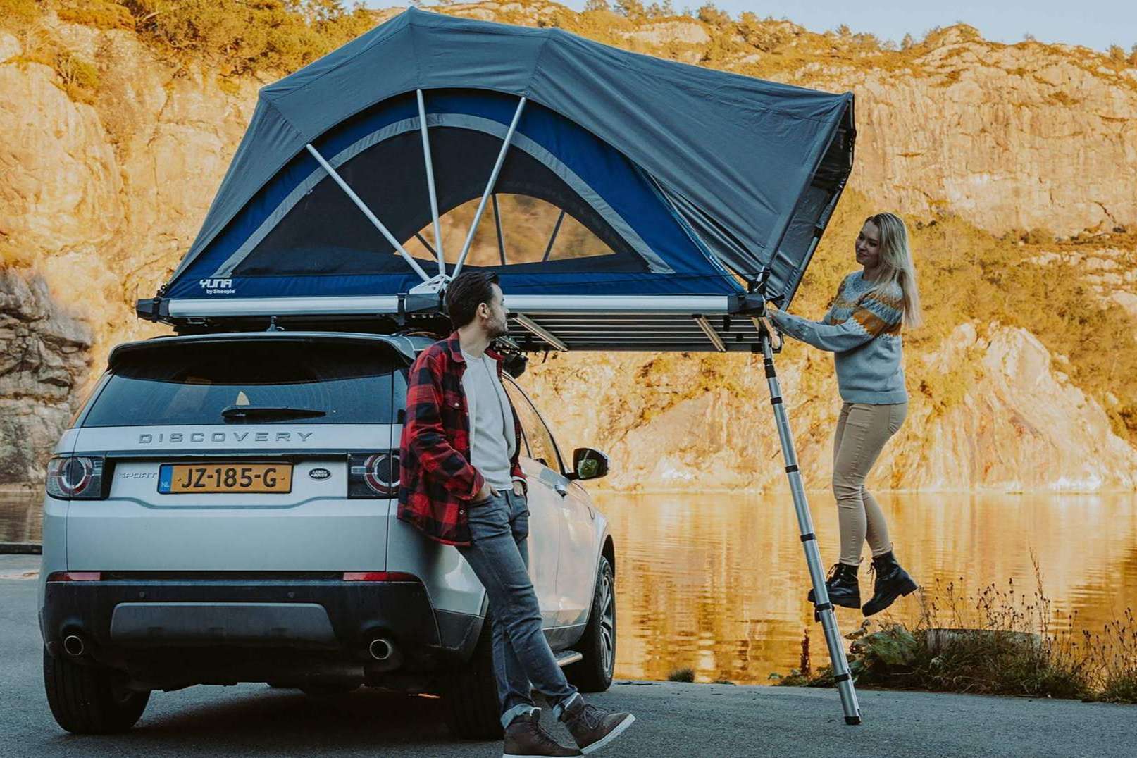Camperizar fácilmente un coche con una tienda de techo de la tienda Foxcamper