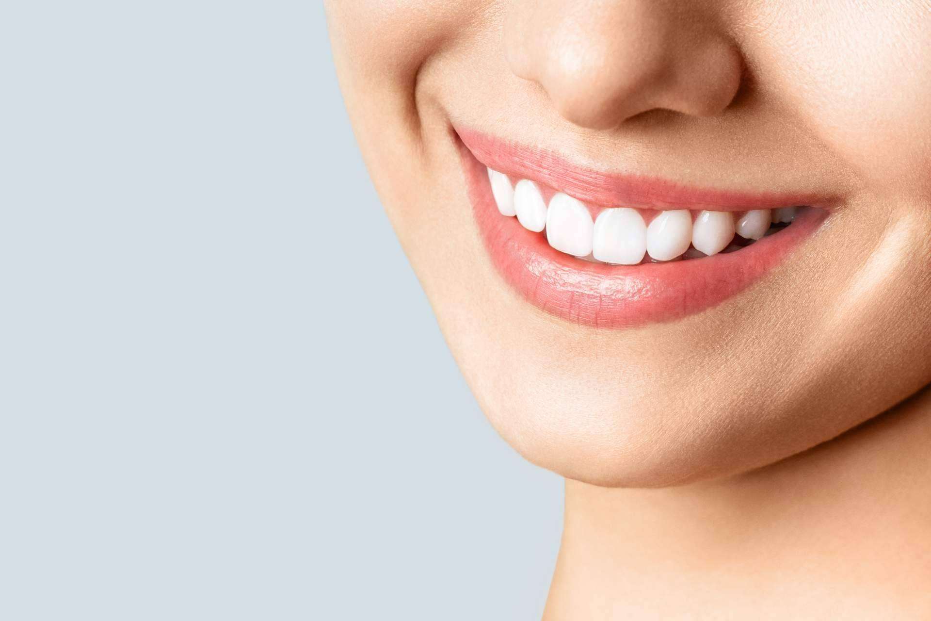 Qualident brinda tratamientos de estética dental en Collblanc para recuperar la sonrisa