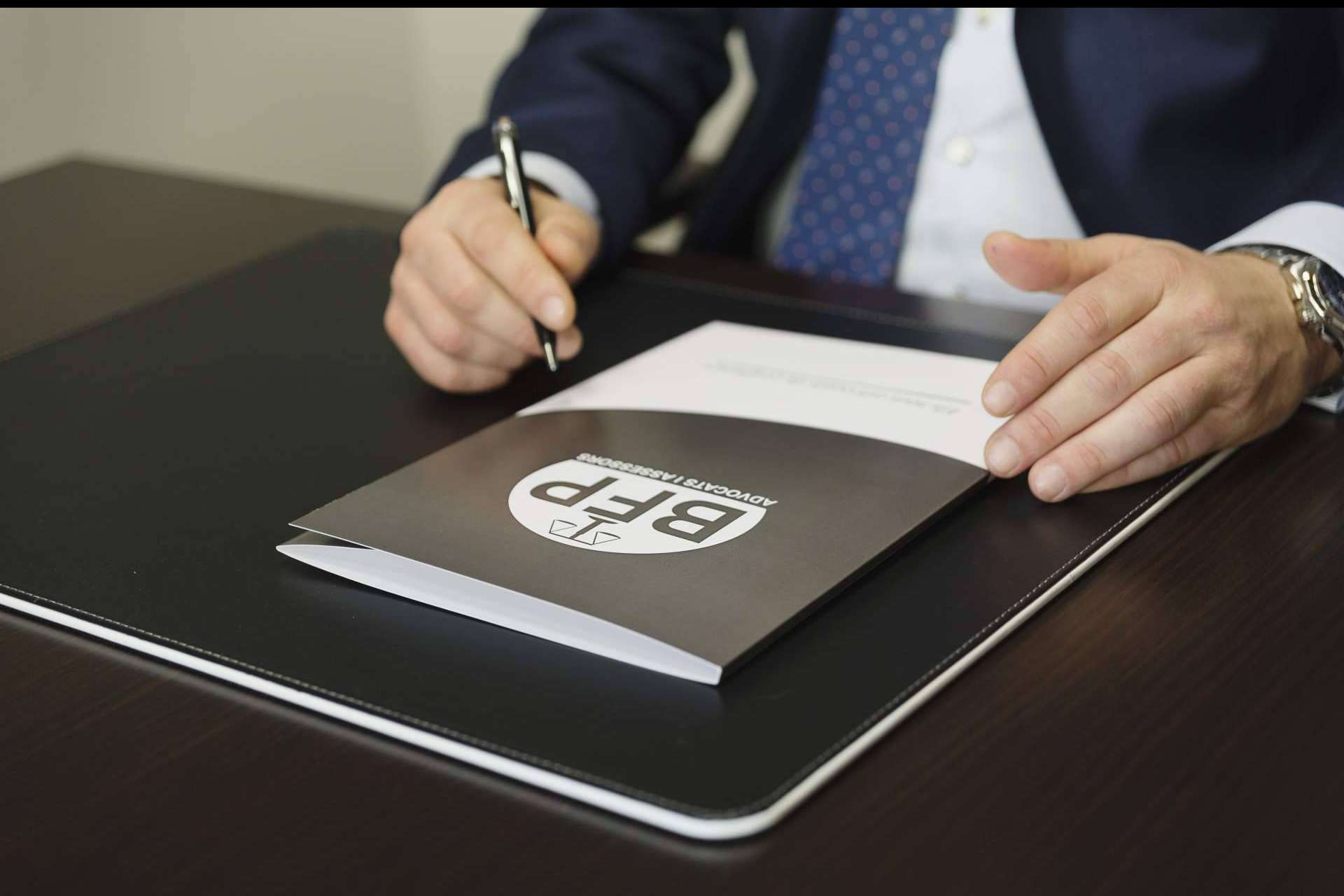 Contactar con BFP Abogados, especialistas en derecho de sucesiones, ante cualquier duda o conflicto en la tramitación de la herencia