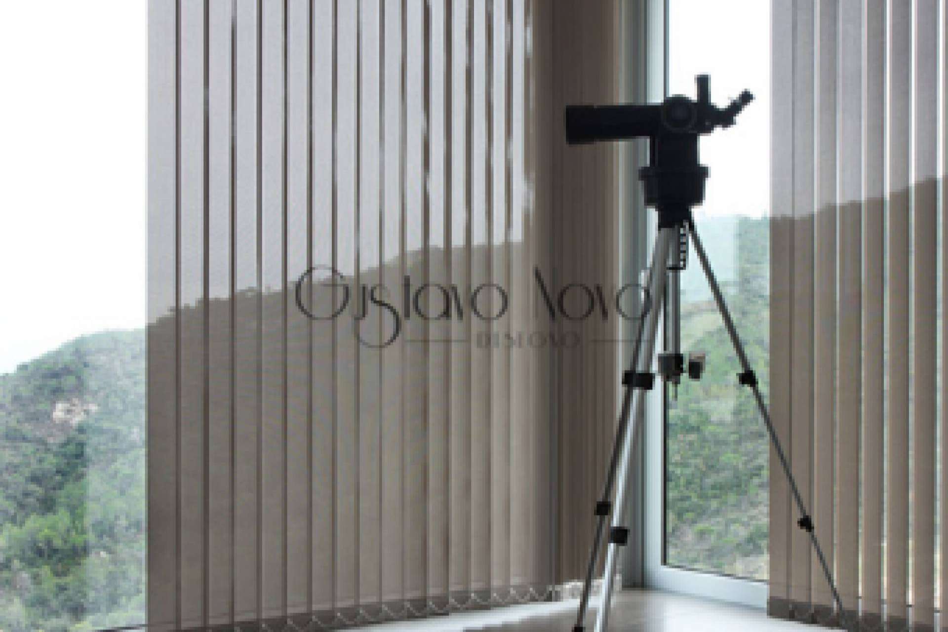 La versatilidad de las cortinas verticales de Gustavo Novo Disegno