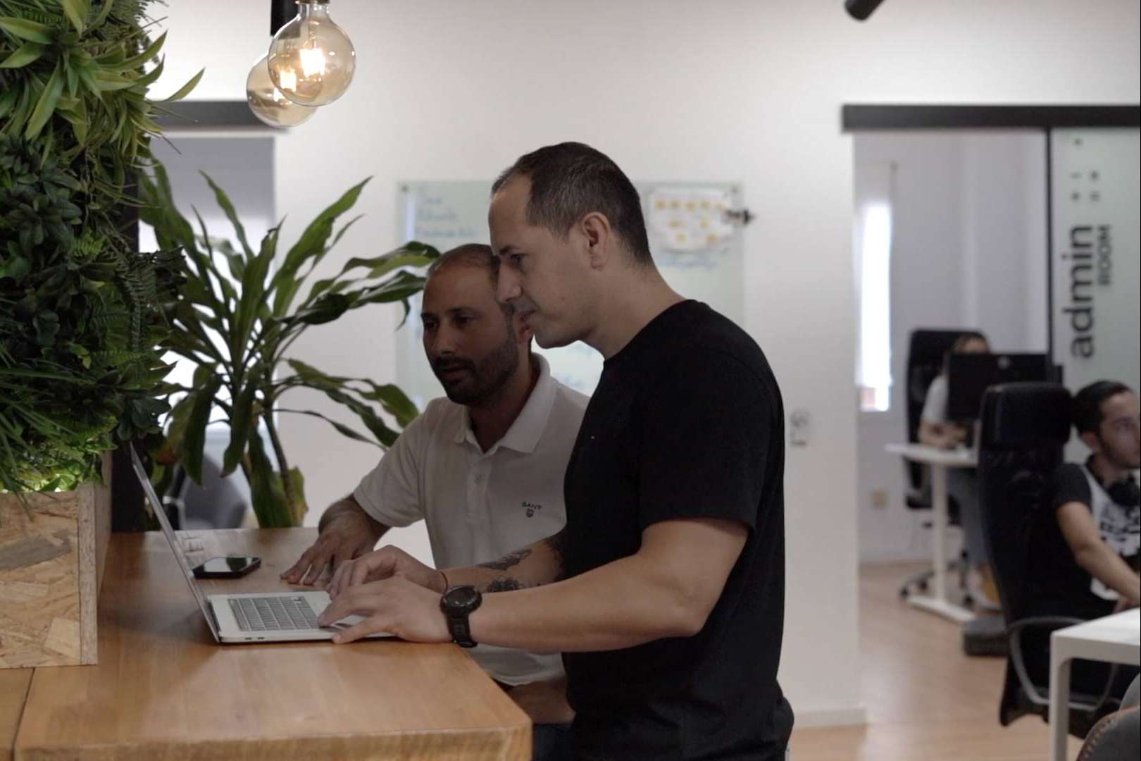 SEB Creativos habla sobre digitalizar o morir, la importancia de digitalizar una empresa tras el COVID-19