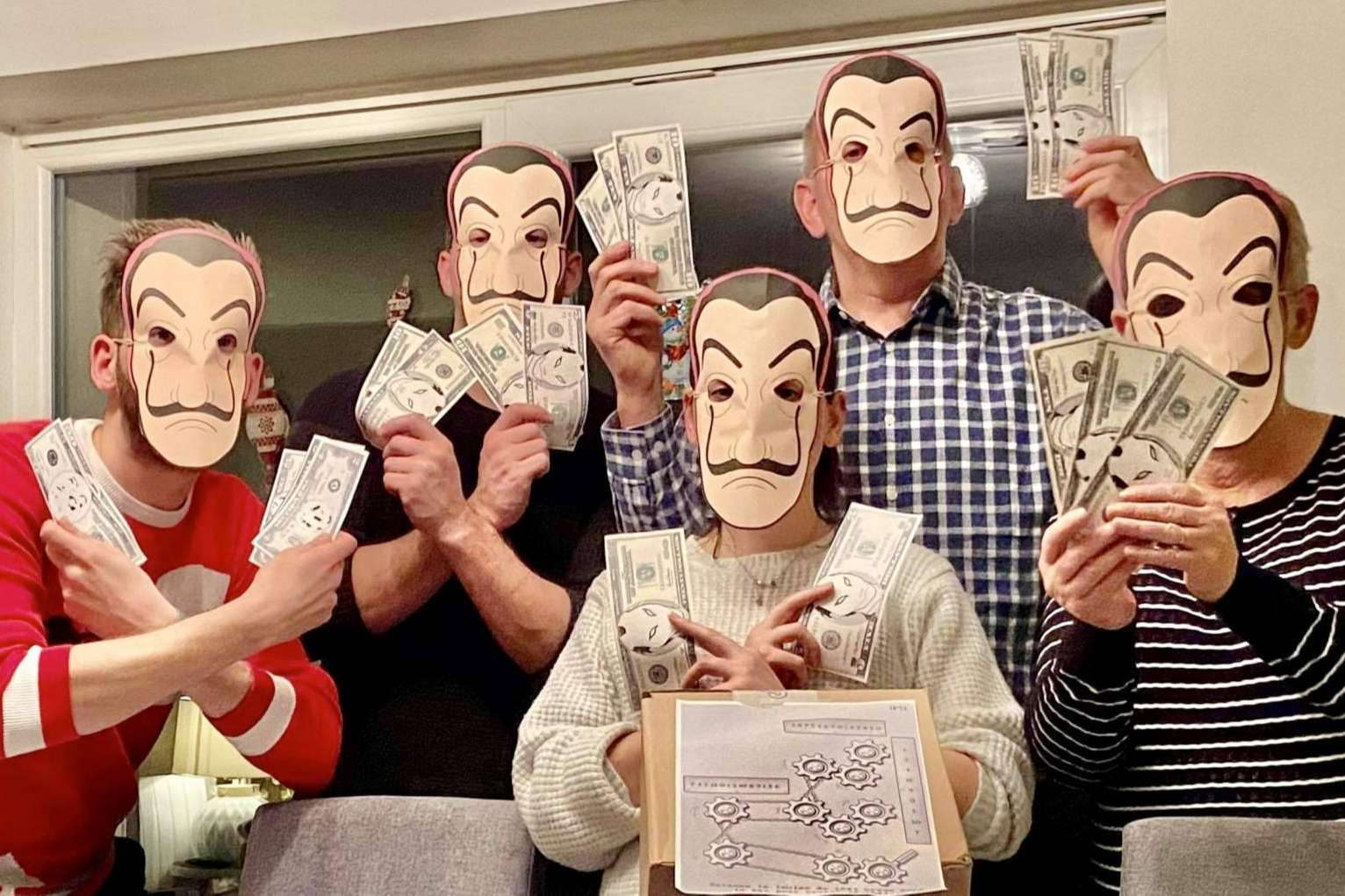 Una actividad perfecta para festejar el día de Año Nuevo son los Escape Rooms para evadirse desde casa
