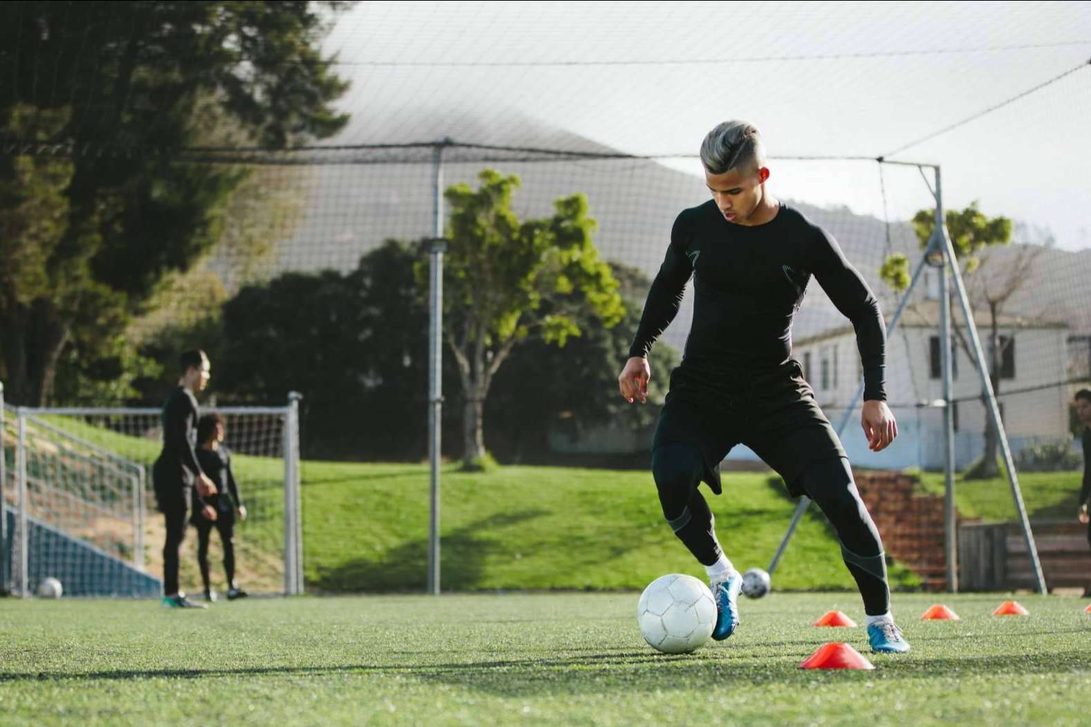 Encontrar clínica de fisioterapia en Madrid para futbolistas mediante EvoluteSoccer.com