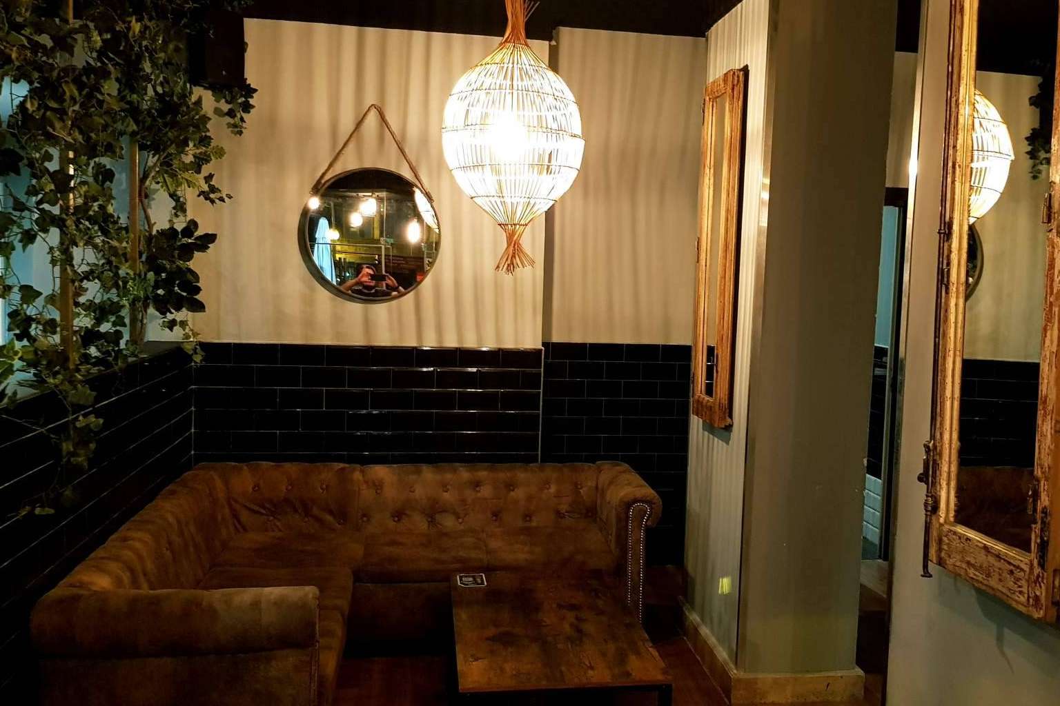 La Mentirosa, bar con terraza en Madrid con una gran variedad de cervezas y pinchos