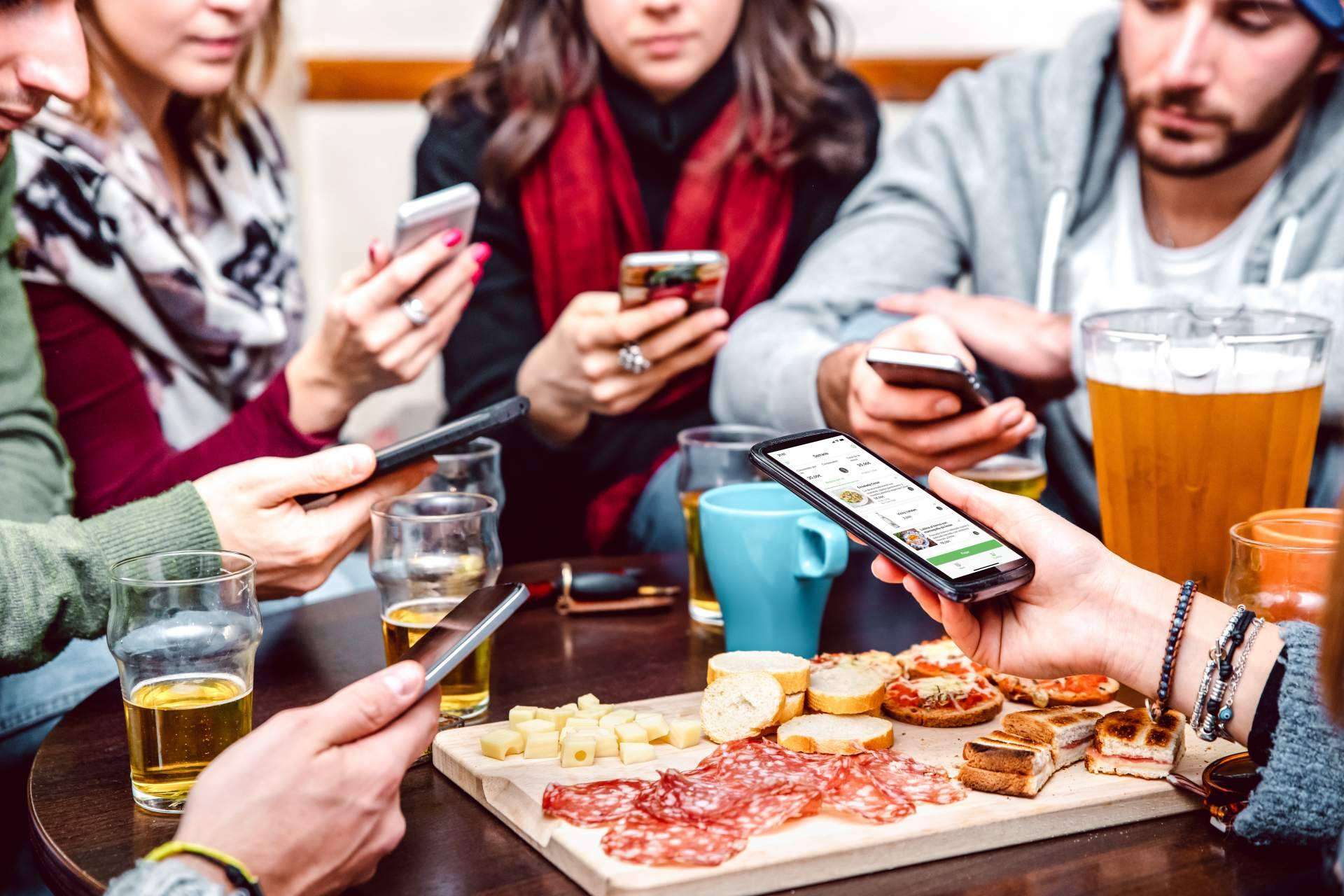 Las ventajas de dividir la cuenta fácilmente gracias a la carta digital de Order In con pedidos y pagos